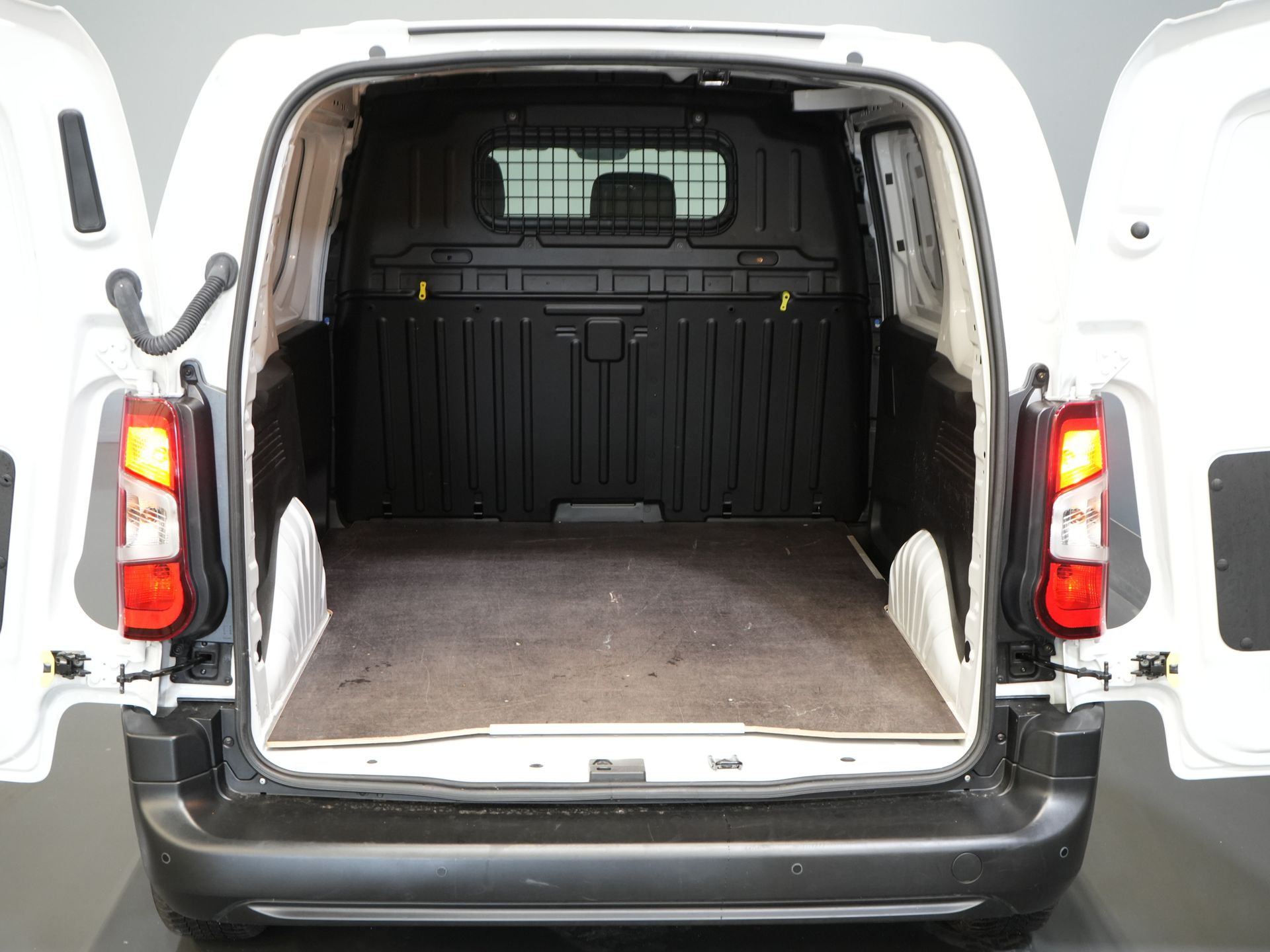 Peugeot Partner Bestelbus 1.5 HDi 100 pk BPM VRIJ Ready2Go 3Pers./ Carplay/ Airco/ Cruise/ Camera/ PDC