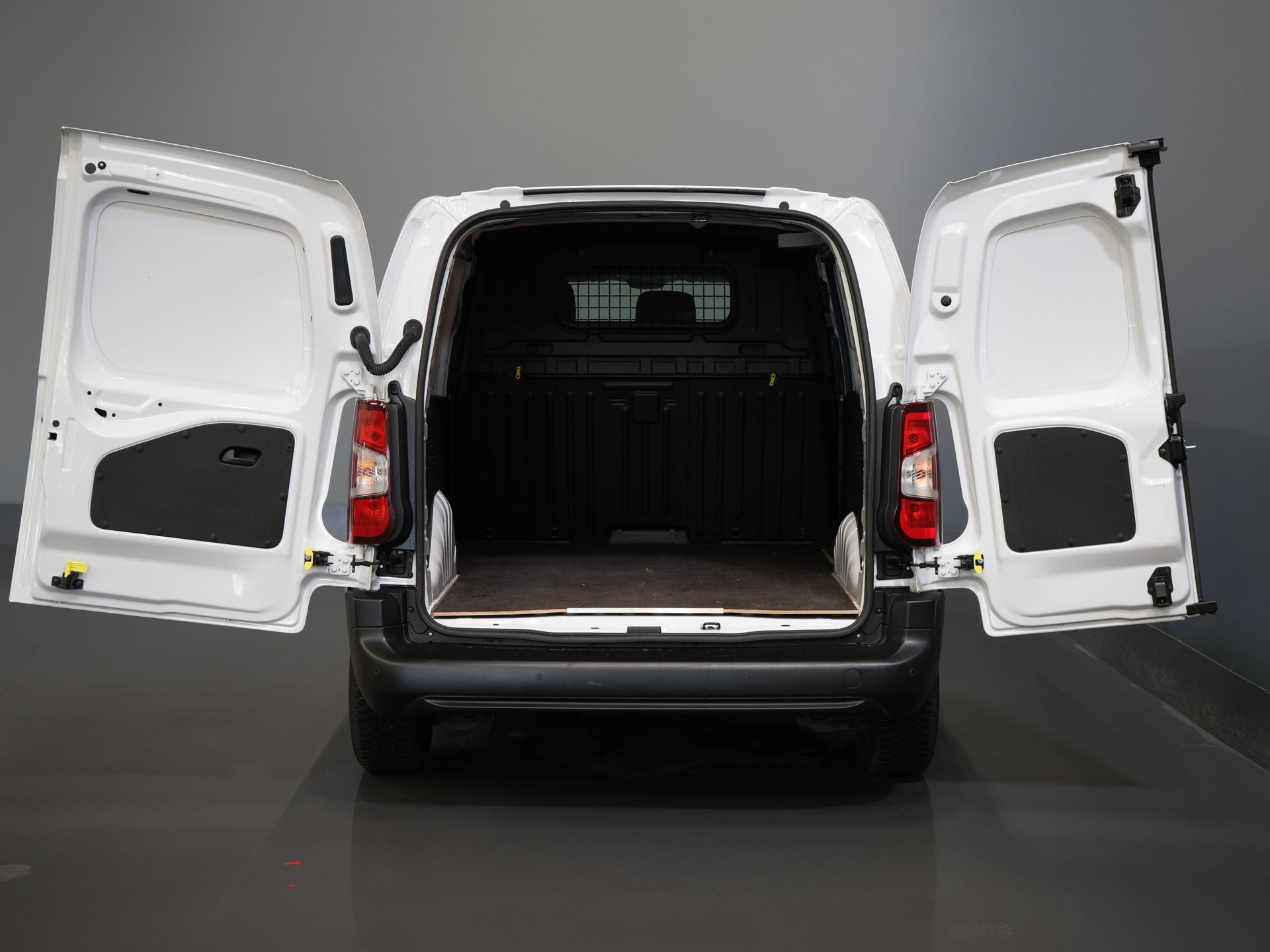 Peugeot Partner Bestelbus 1.5 HDi 100 pk BPM VRIJ Ready2Go 3Pers./ Carplay/ Airco/ Cruise/ Camera/ PDC