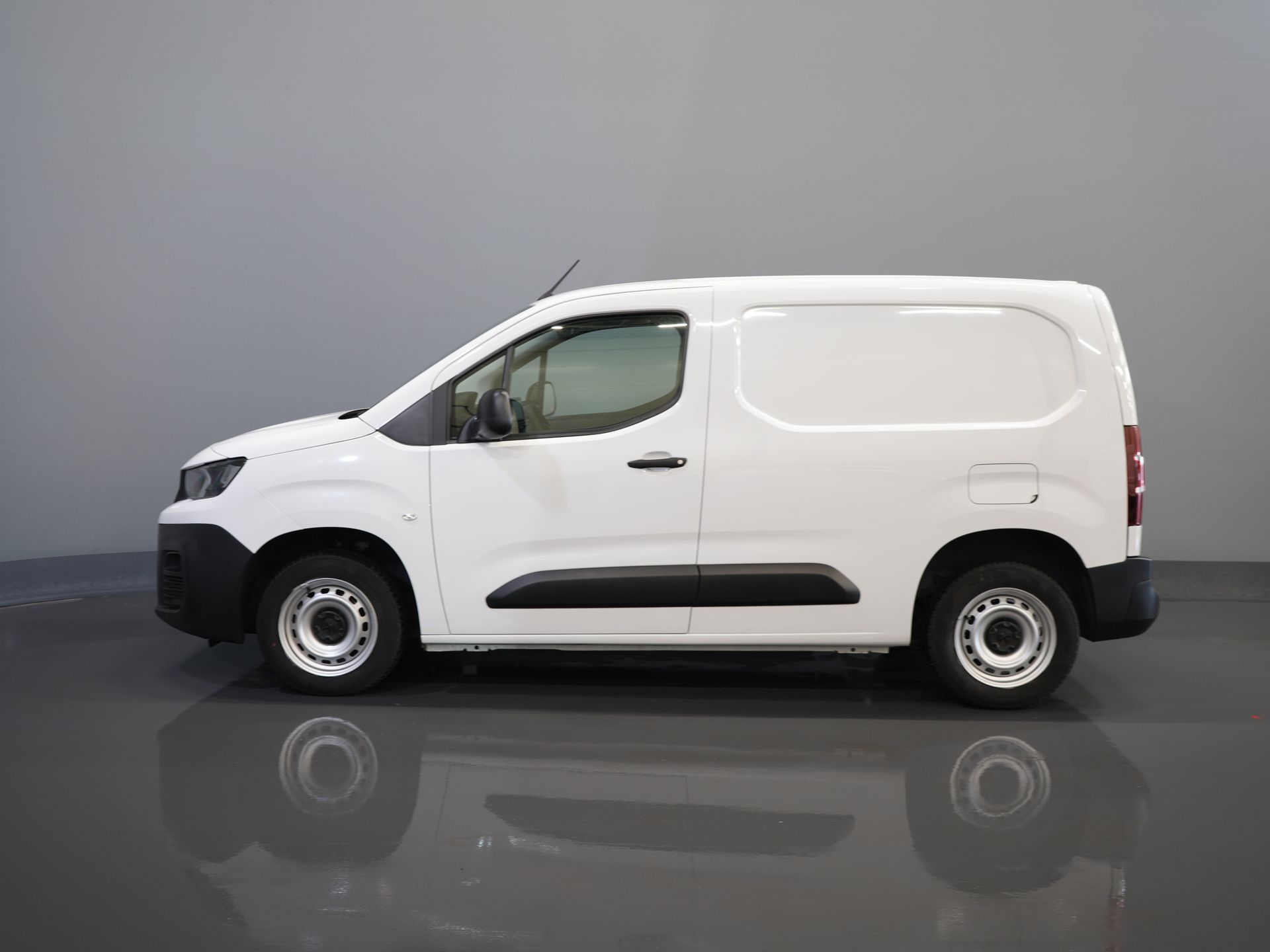 Peugeot Partner Bestelbus 1.5 HDi 100 pk BPM VRIJ Ready2Go 3Pers./ Carplay/ Airco/ Cruise/ Camera/ PDC
