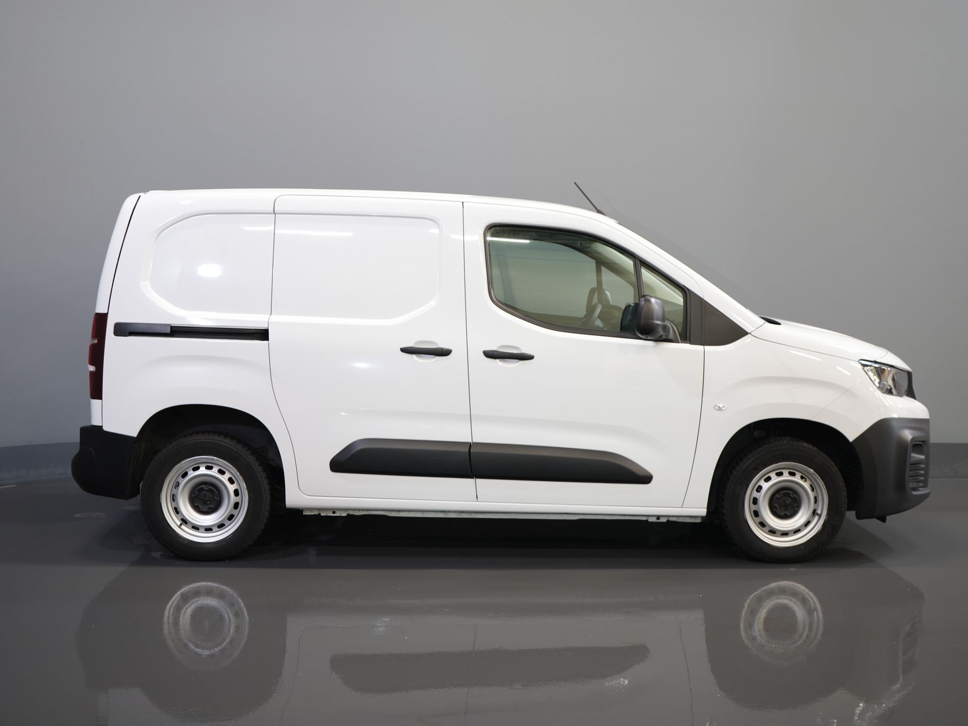 Peugeot Partner Bestelbus 1.5 HDi 100 pk BPM VRIJ Ready2Go 3Pers./ Carplay/ Airco/ Cruise/ Camera/ PDC