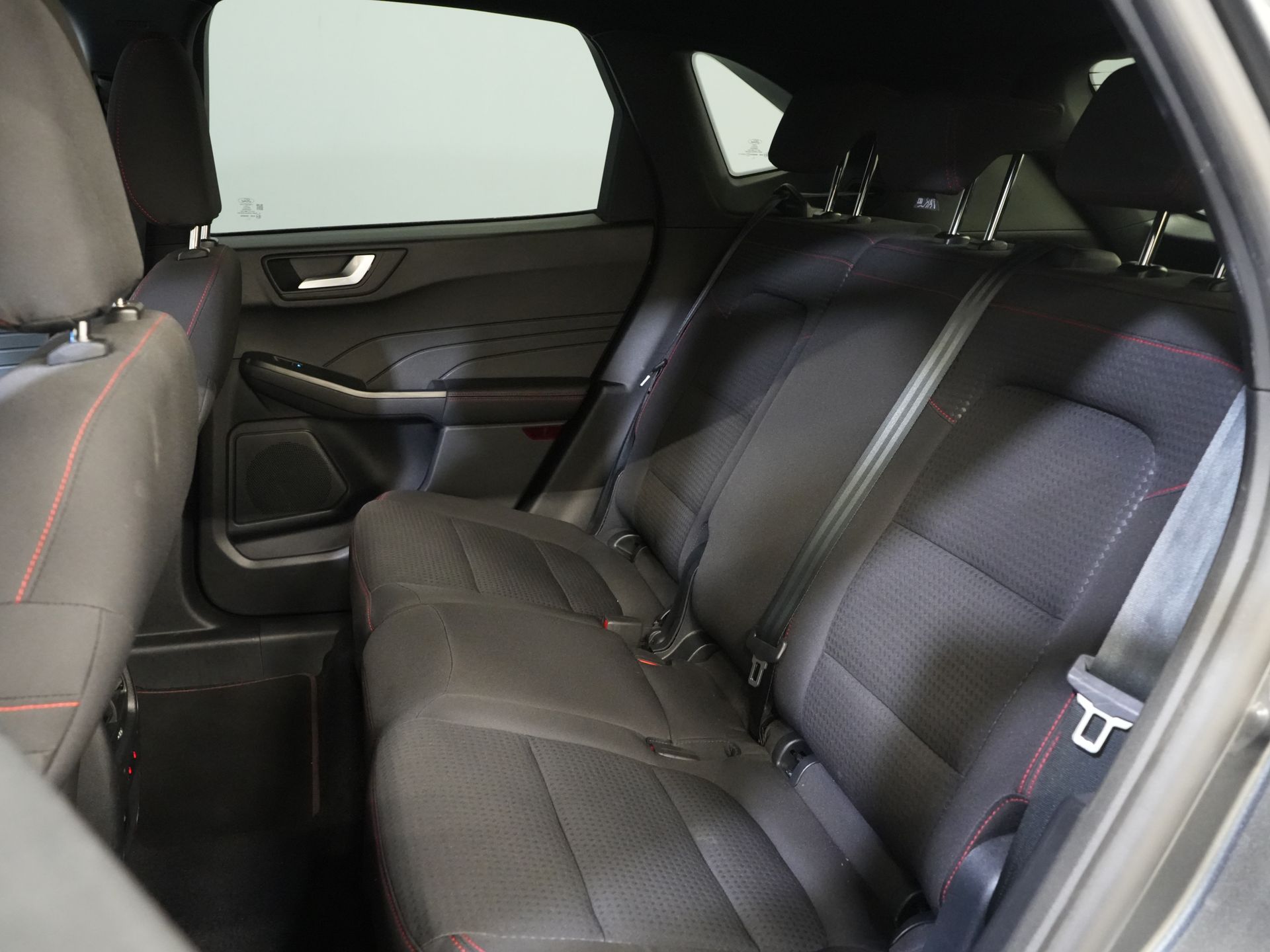 Ford Kuga SUV 2.5 PHEV 225 к.с. ST-Line LED/ Head-Up/ Adapt.cruise/ Підігрів підставки/ Keyless/ Elek.flap/ Stoelverwant/ Steeringverw./ Carplay/ Navi/ Clima