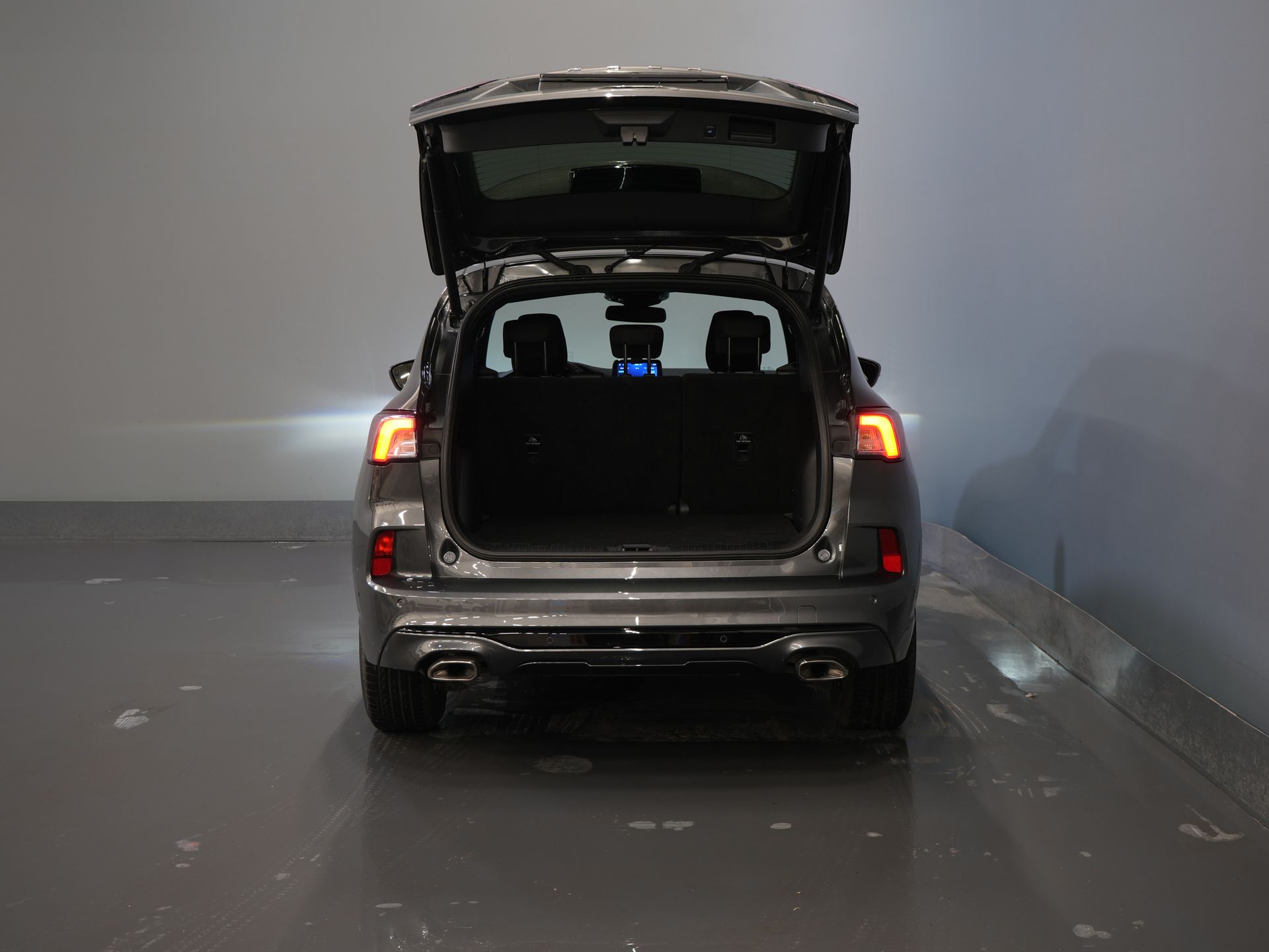 Ford Kuga SUV 2.5 PHEV 225 к.с. ST-Line LED/ Head-Up/ Adapt.cruise/ Підігрів підставки/ Keyless/ Elek.flap/ Stoelverwant/ Steeringverw./ Carplay/ Navi/ Clima