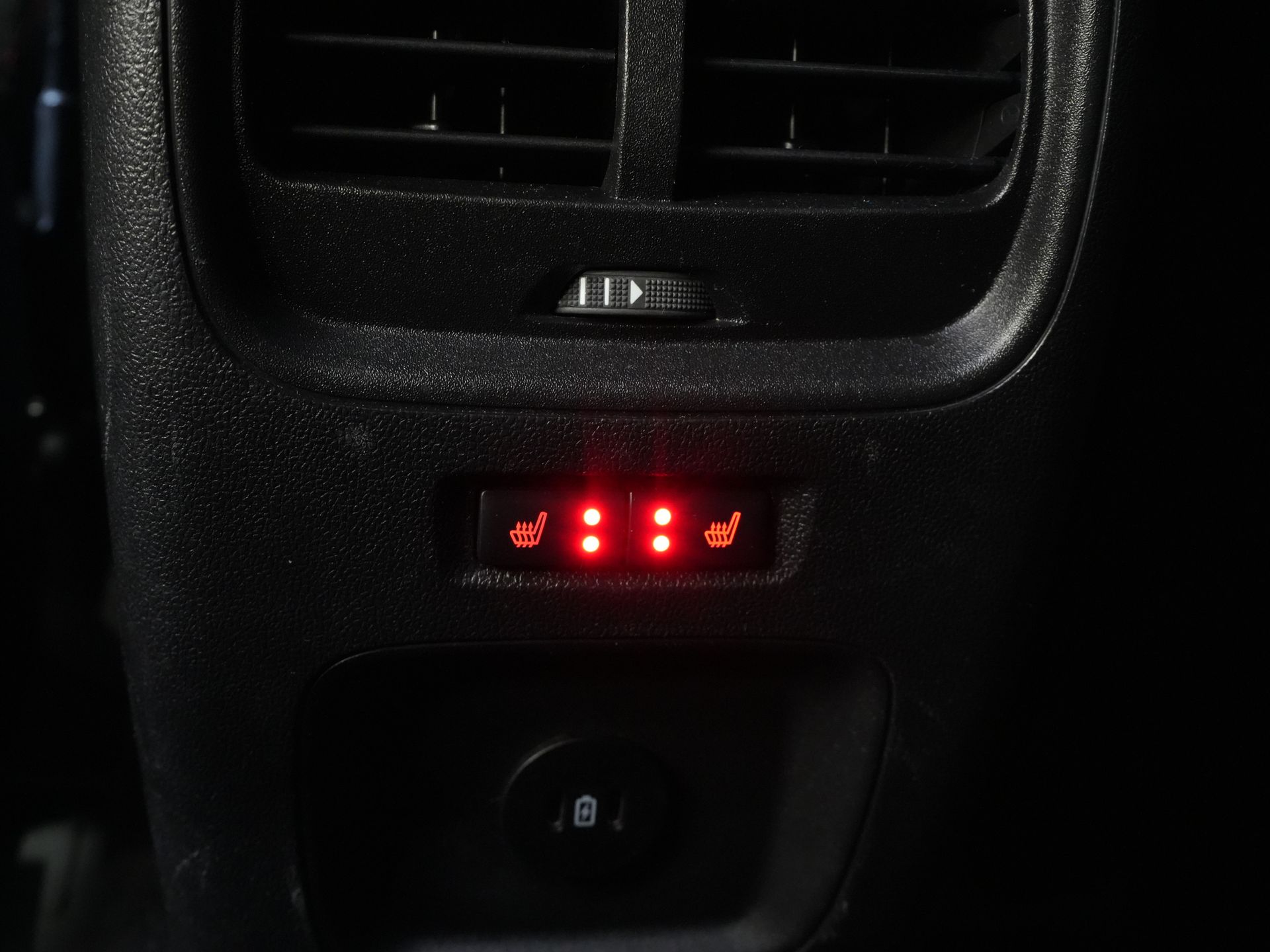 Ford Kuga SUV 2.5 PHEV 225 к.с. ST-Line LED/ Head-Up/ Adapt.cruise/ Підігрів підставки/ Keyless/ Elek.flap/ Stoelverwant/ Steeringverw./ Carplay/ Navi/ Clima