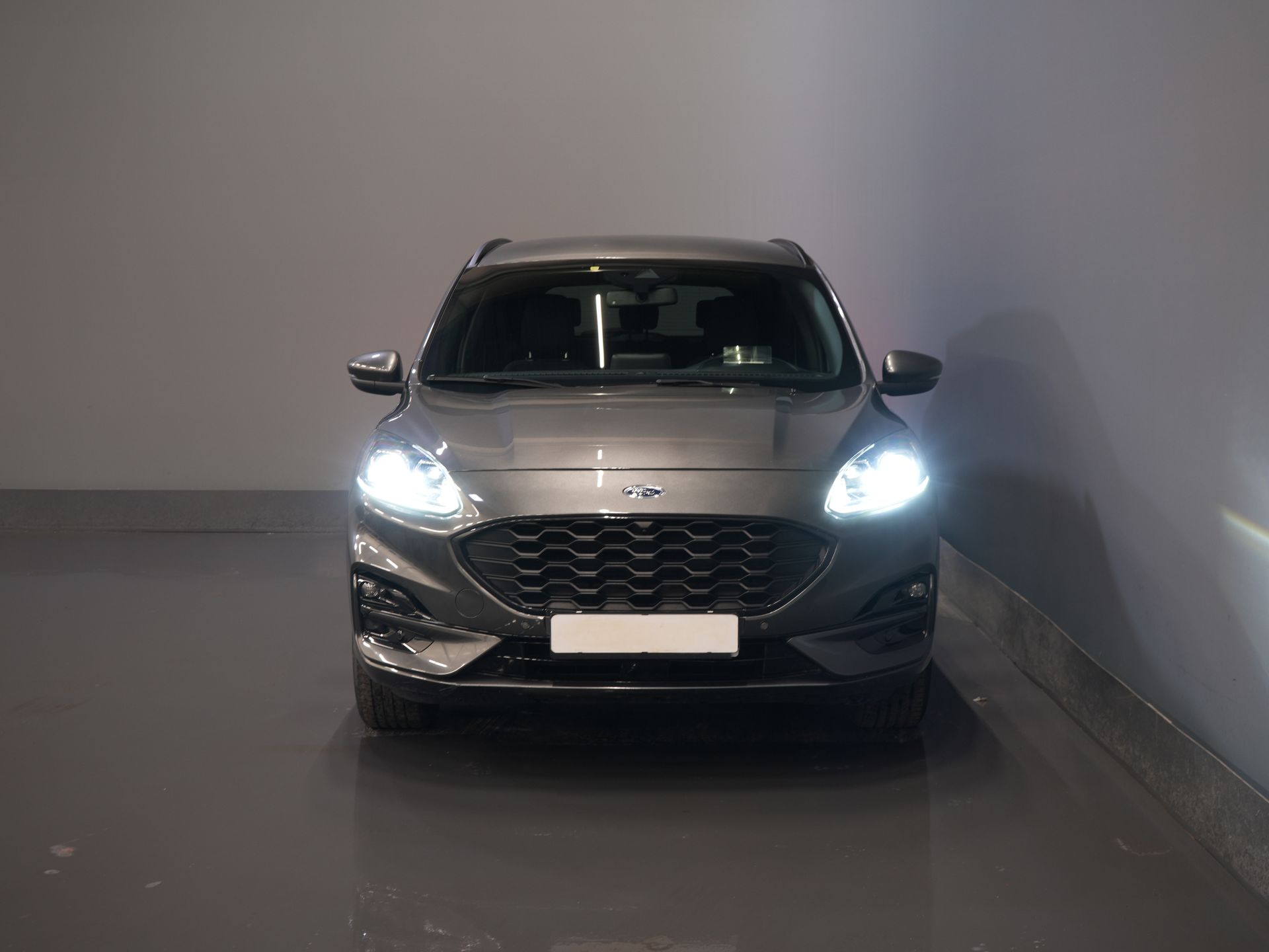 Ford Kuga SUV 2.5 PHEV 225 к.с. ST-Line LED/ Head-Up/ Adapt.cruise/ Підігрів підставки/ Keyless/ Elek.flap/ Stoelverwant/ Steeringverw./ Carplay/ Navi/ Clima