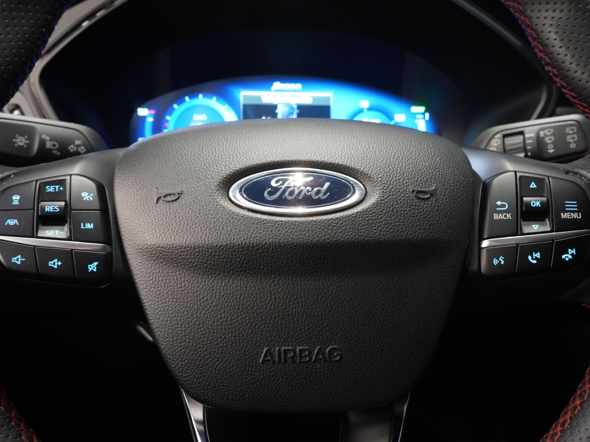 Ford Kuga SUV 2.5 PHEV 225 к.с. ST-Line LED/ Head-Up/ Adapt.cruise/ Підігрів підставки/ Keyless/ Elek.flap/ Stoelverwant/ Steeringverw./ Carplay/ Navi/ Clima