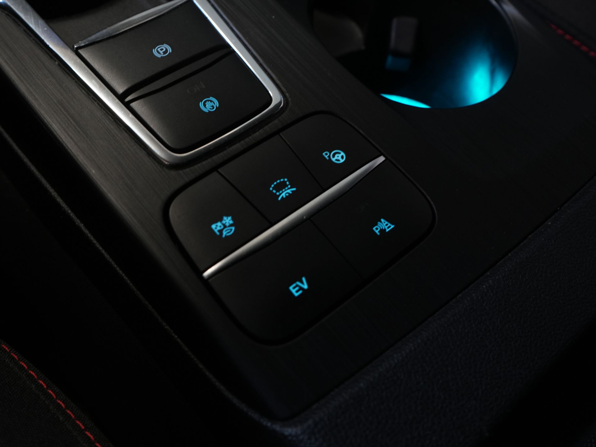 Ford Kuga SUV 2.5 PHEV 225 к.с. ST-Line LED/ Head-Up/ Adapt.cruise/ Підігрів підставки/ Keyless/ Elek.flap/ Stoelverwant/ Steeringverw./ Carplay/ Navi/ Clima