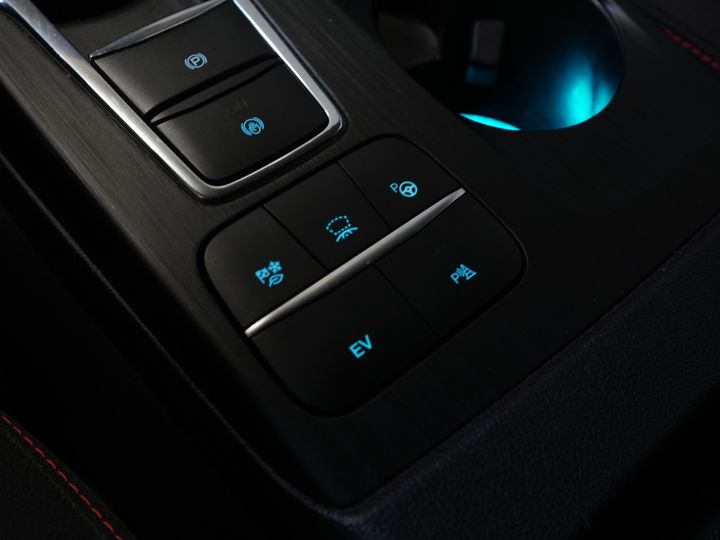 Ford Kuga SUV 2.5 PHEV 225 к.с. ST-Line LED/ Head-Up/ Adapt.cruise/ Підігрів підставки/ Keyless/ Elek.flap/ Stoelverwant/ Steeringverw./ Carplay/ Navi/ Clima