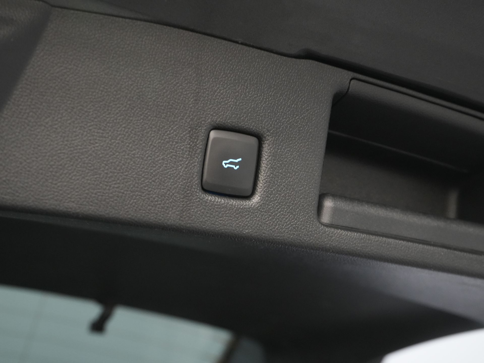 Ford Kuga SUV 2.5 PHEV 225 к.с. ST-Line LED/ Head-Up/ Adapt.cruise/ Підігрів підставки/ Keyless/ Elek.flap/ Stoelverwant/ Steeringverw./ Carplay/ Navi/ Clima