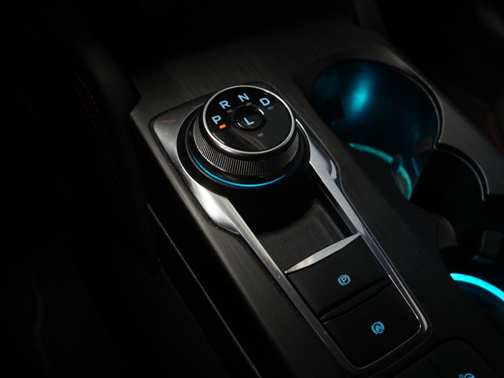 Ford Kuga SUV 2.5 PHEV 225 к.с. ST-Line LED/ Head-Up/ Adapt.cruise/ Підігрів підставки/ Keyless/ Elek.flap/ Stoelverwant/ Steeringverw./ Carplay/ Navi/ Clima