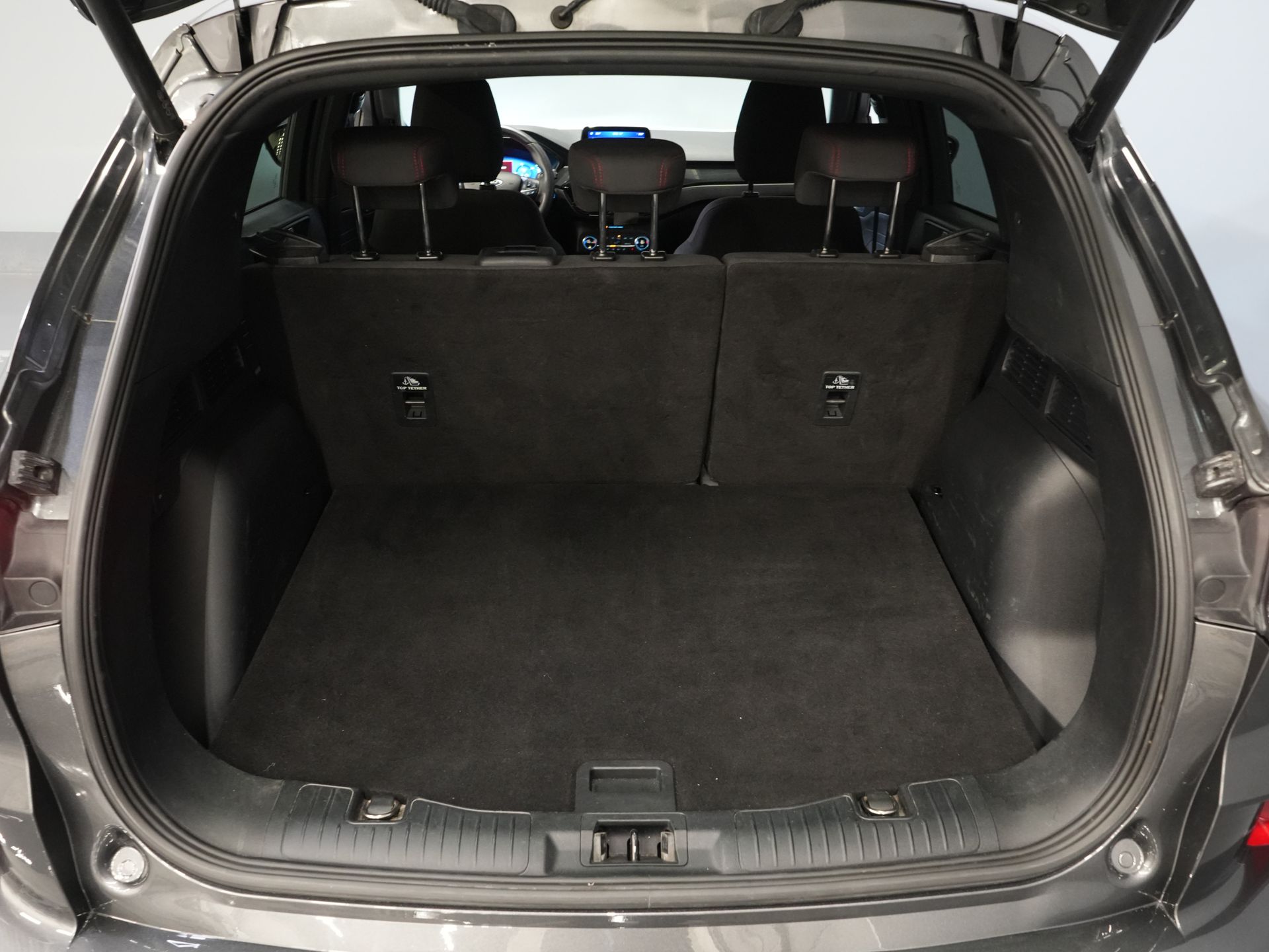 Ford Kuga SUV 2.5 PHEV 225 к.с. ST-Line LED/ Head-Up/ Adapt.cruise/ Підігрів підставки/ Keyless/ Elek.flap/ Stoelverwant/ Steeringverw./ Carplay/ Navi/ Clima