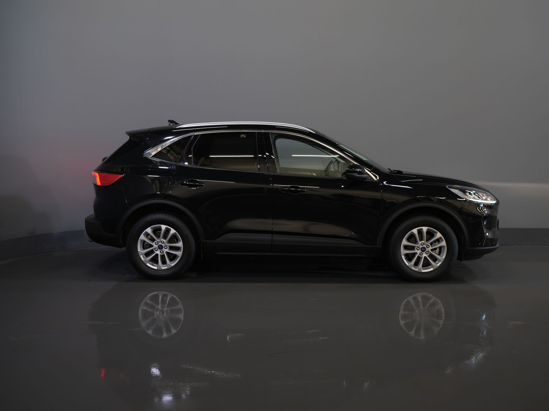 Ford Kuga SUV 2.5 PHEV 225 ch Titanium Navi/ Carplay/ Sièges chauffants/ Volant chauffant/ Caméra/ PDC/ Climatisation