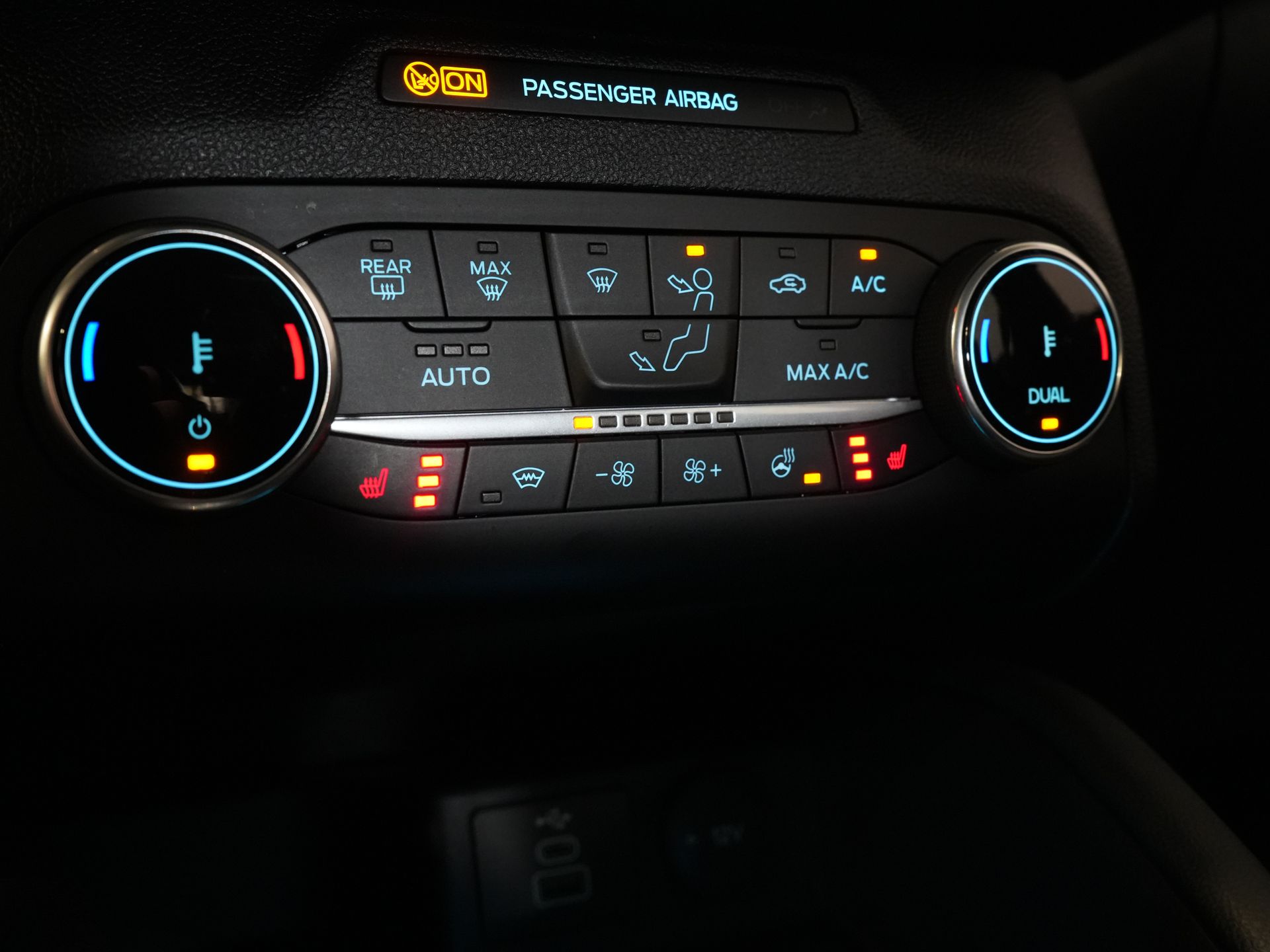 Ford Kuga SUV 2.5 PHEV 225 ch Titanium Navi/ Carplay/ Sièges chauffants/ Volant chauffant/ Caméra/ PDC/ Climatisation