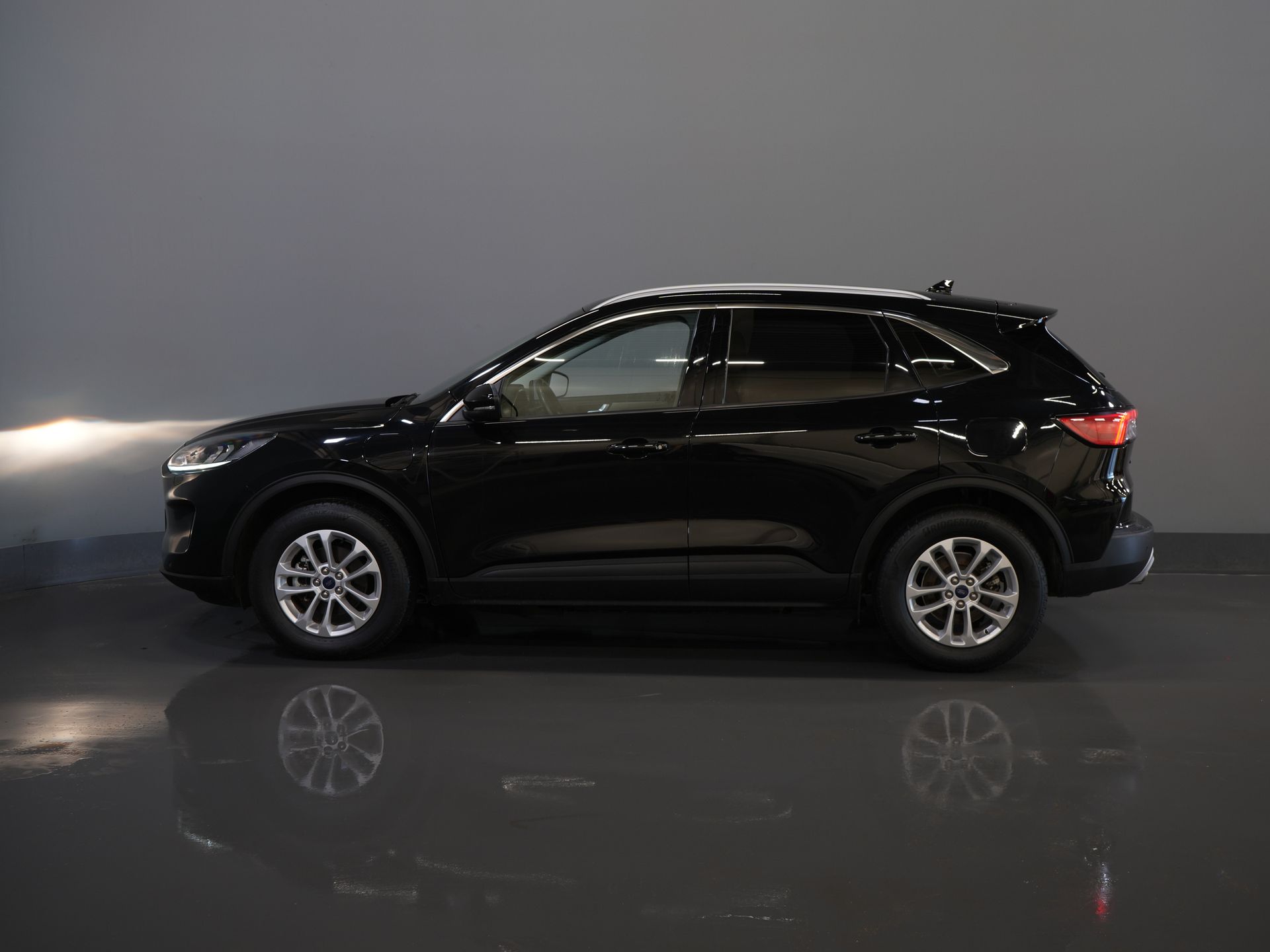 Ford Kuga SUV 2.5 PHEV 225 ch Titanium Navi/ Carplay/ Sièges chauffants/ Volant chauffant/ Caméra/ PDC/ Climatisation