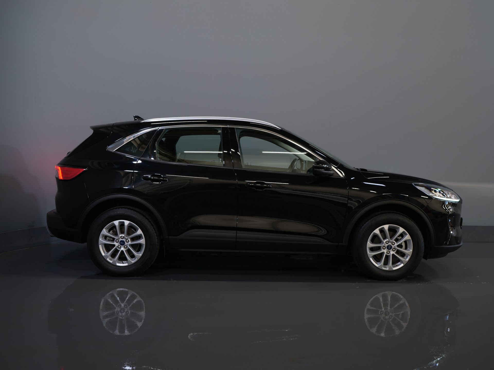 Ford Kuga SUV 2.5 PHEV 225 ch Titanium Navi/ Carplay/ Sièges chauffants/ Volant chauffant/ Caméra/ PDC/ Climatisation