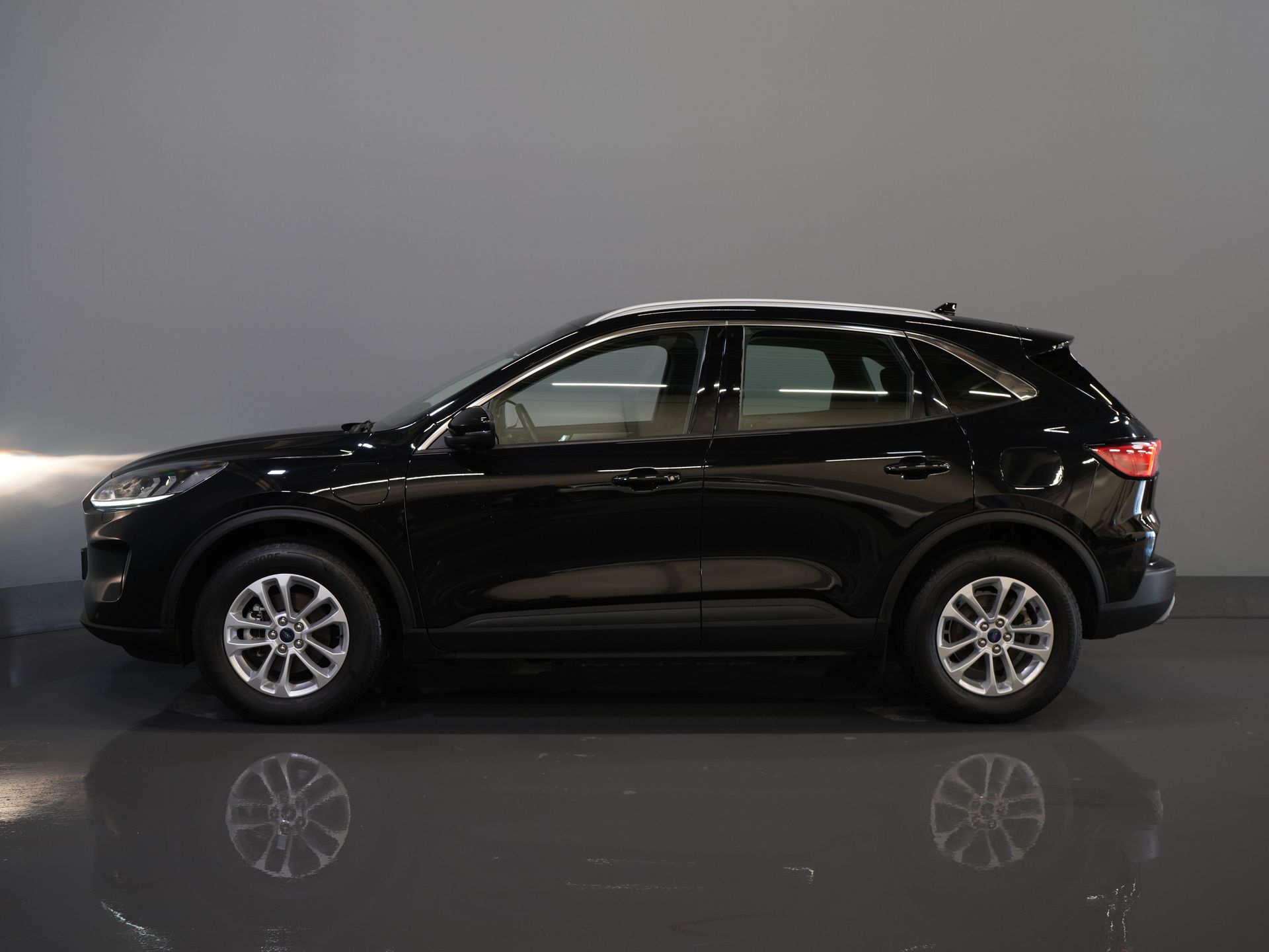 Ford Kuga SUV 2.5 PHEV 225 ch Titanium Navi/ Carplay/ Sièges chauffants/ Volant chauffant/ Caméra/ PDC/ Climatisation