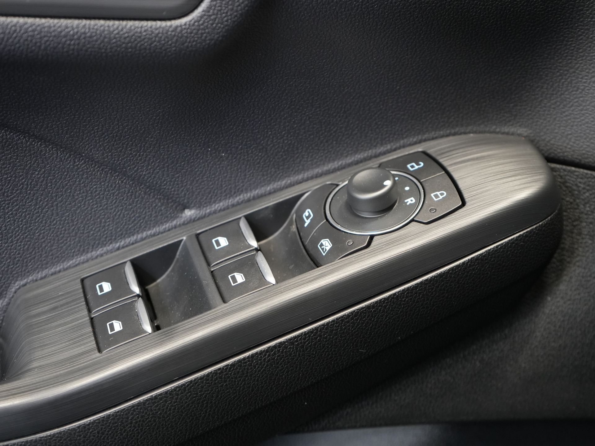 Ford Kuga SUV 2.5 PHEV 225 ch Titanium Navi/ Carplay/ Sièges chauffants/ Volant chauffant/ Caméra/ PDC/ Climatisation