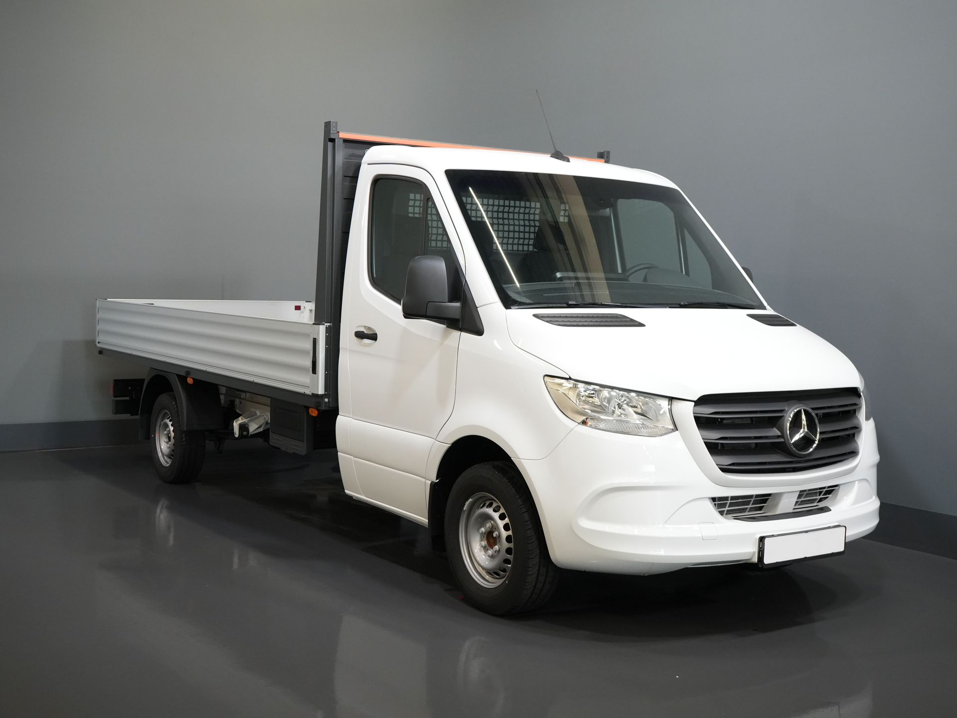 Mercedes-Benz Sprinter Open laadbak 317 CDI Aut. L3 Open body/ 3.5t Tow/ MBUX/ 4.3m body/ Seat heating/ Cruise/ Towbar