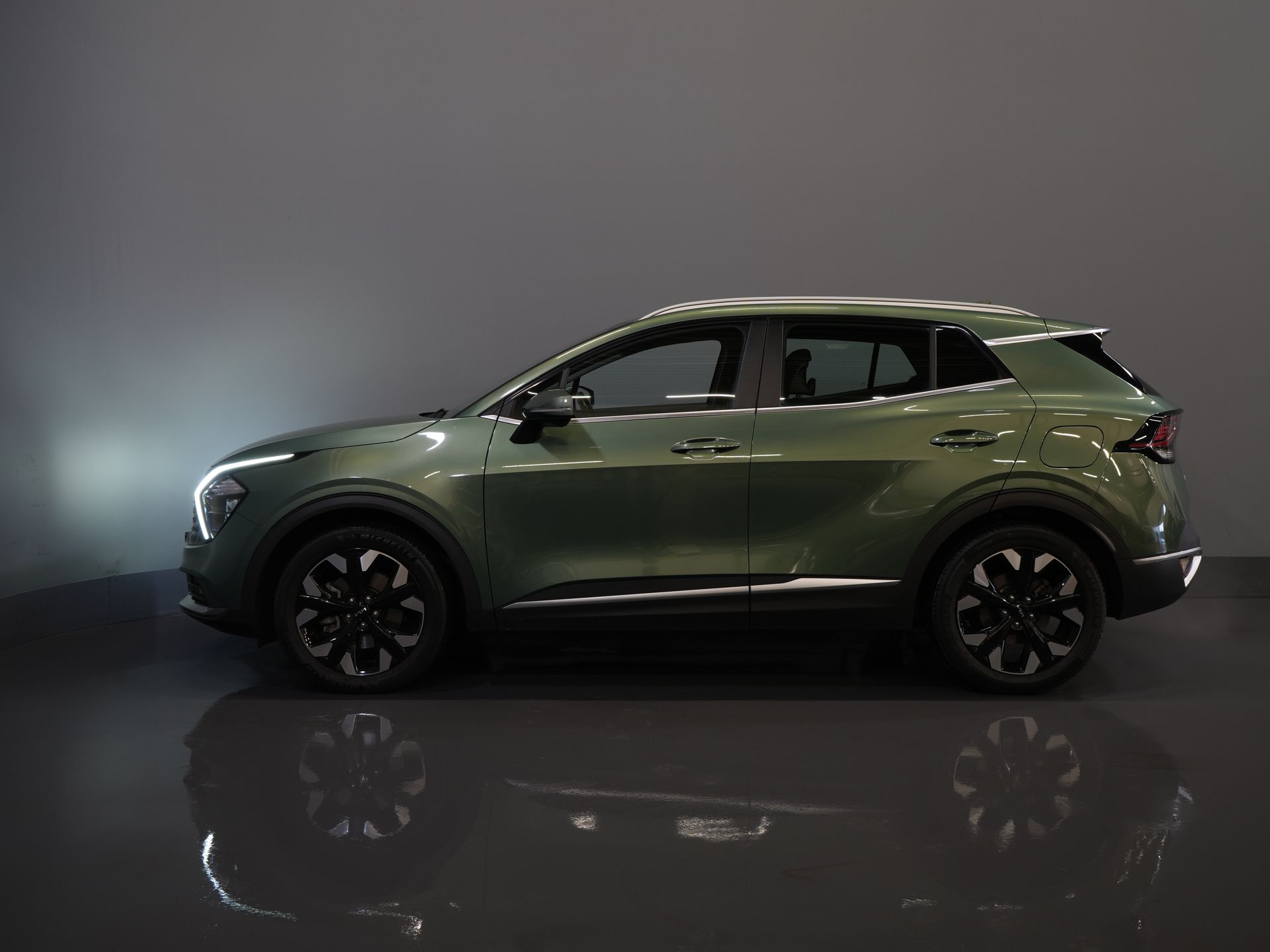 Kia Sportage SUV 1.6 T-GDi Plug-in Hybrid AWD DynamicLine LED/ Virtual Cockpit/ Adapt.Cruise/ Stoelverw./ Stuurverw./ Navi/ Carplay/ Climate/ Cam