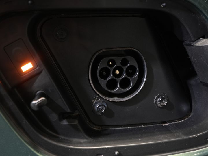 Kia Sportage SUV 1.6 T-GDi Plug-in Hybrid AWD DynamicLine LED/ Virtual Cockpit/ Adapt.Cruise/ Stoelverw./ Stuurverw./ Navi/ Carplay/ Climate/ Cam