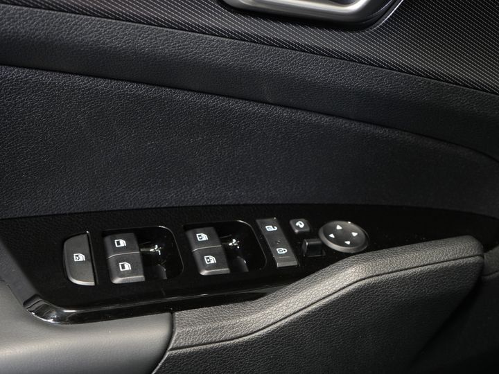 Kia Sportage SUV 1.6 T-GDi Plug-in Hybrid AWD DynamicLine LED/ Virtual Cockpit/ Adapt.Cruise/ Stoelverw./ Stuurverw./ Navi/ Carplay/ Climate/ Cam