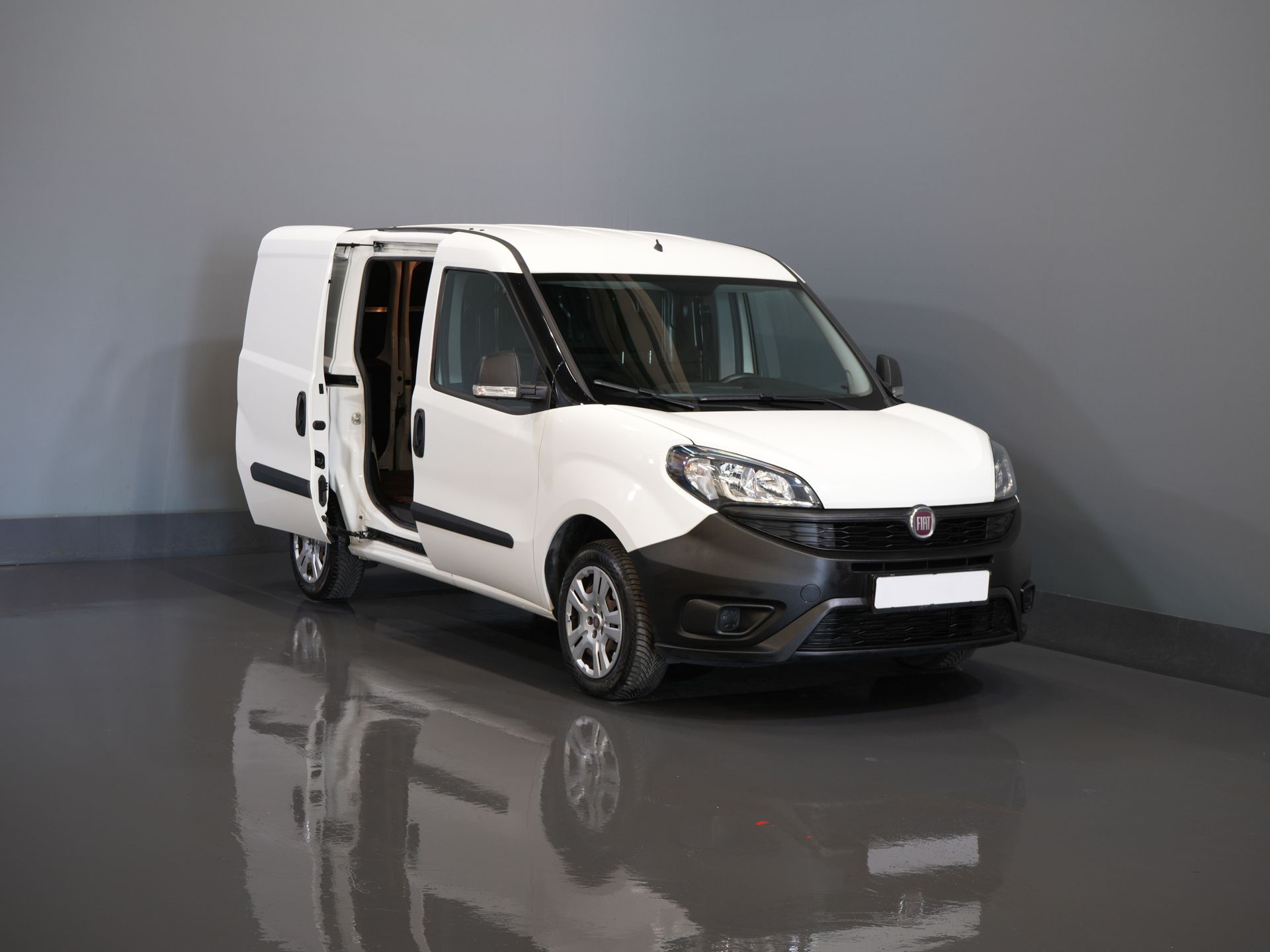 Fiat Dobló Cargo Bestelbus 1.3 MJ BPM VRIJ! 7x Voorraad NL Auto/ Airco/ Bluetooth/ Betimmering