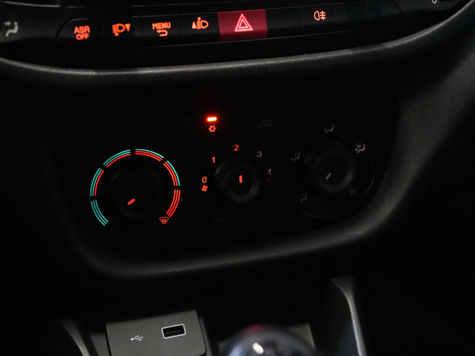 Fiat Dobló Cargo Bestelbus 1.3 MJ BPM VRIJ! 7x Voorraad NL Auto/ Airco/ Bluetooth/ Betimmering