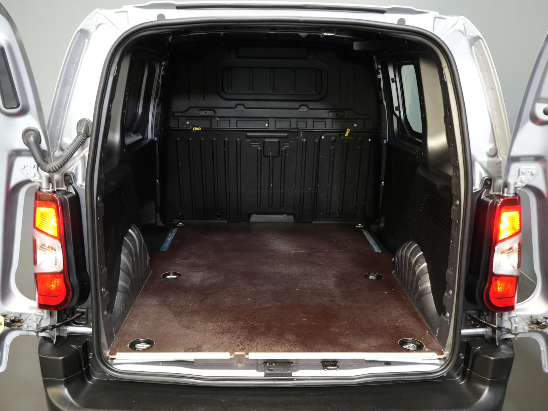 Opel Combo Bestelbus 1.2 Turbo BENZINE 3Pers./ Carplay/ Navi/ Camera/ PDC/ Cruise/ Airco