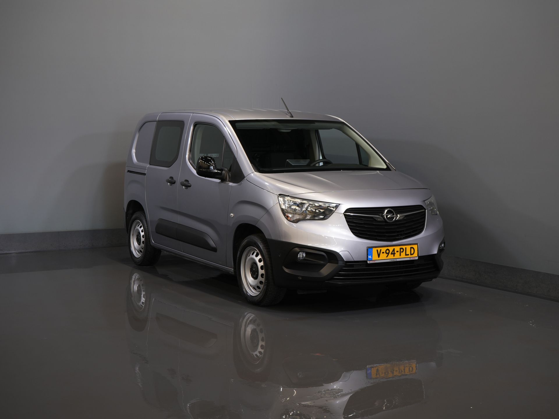 Opel Combo Bestelbus 1.2 Turbo BENZINE 3Pers./ Carplay/ Navi/ Camera/ PDC/ Cruise/ Airco
