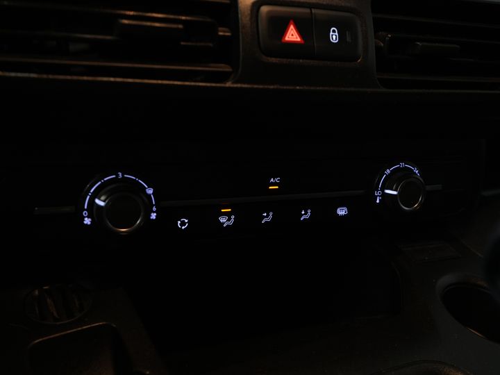 Opel Combo Bestelbus 1.2 Turbo BENZINE 3Pers./ Carplay/ Navi/ Camera/ PDC/ Cruise/ Airco