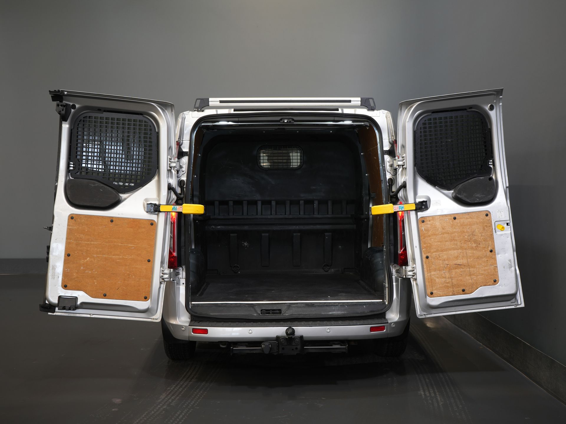 Ford Transit Custom Bestelbus 2.0 TDCI 130 pk L2 Limited DC Dubbel Cabine 2xSchuifdeur/ Stoelverw./ Carplay/ Cruise/ PDC/ Camera/ Navi/ Trekhaak/ Alarm III