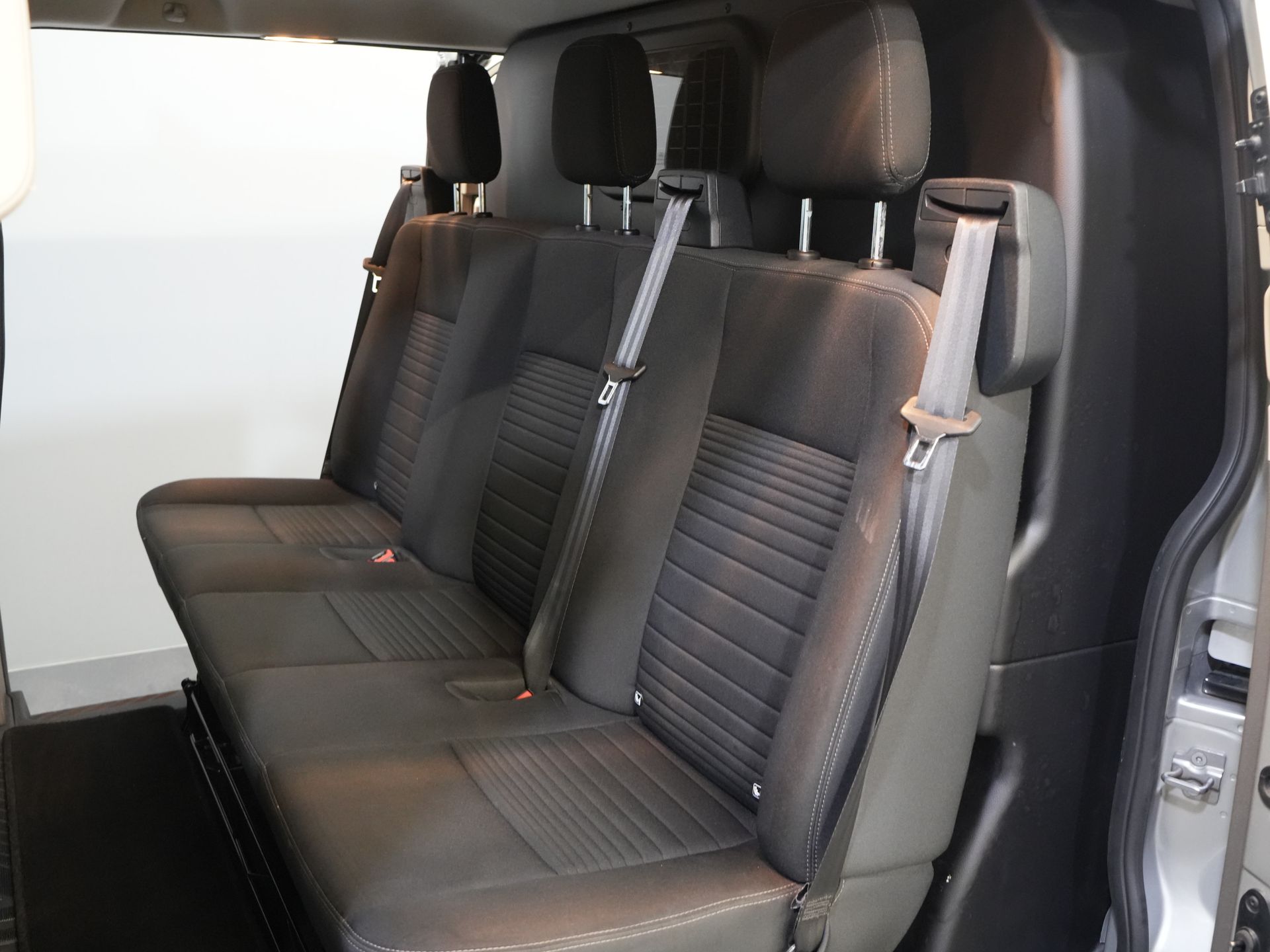 Ford Transit Custom Bestelbus 2.0 TDCI 130 pk L2 Limited DC Dubbel Cabine 2xSchuifdeur/ Stoelverw./ Carplay/ Cruise/ PDC/ Camera/ Navi/ Trekhaak/ Alarm III