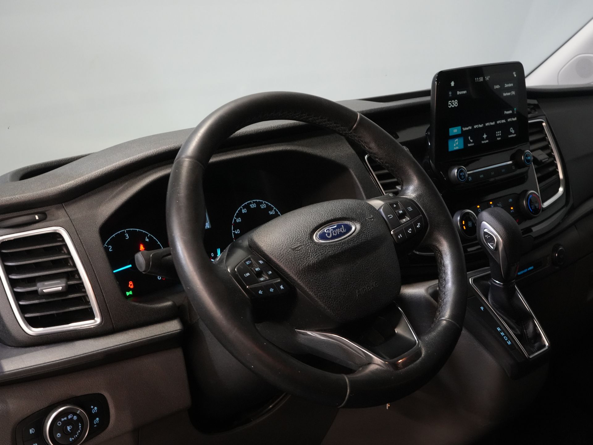 Ford Transit Custom Bestelbus 2.0 TDCI 130 pk L2 Limited DC Dubbel Cabine 2xSchuifdeur/ Stoelverw./ Carplay/ Cruise/ PDC/ Camera/ Navi/ Trekhaak/ Alarm III