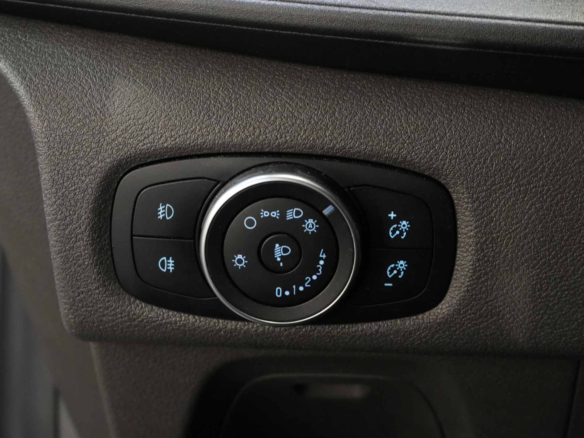 Ford Transit Custom Bestelbus 2.0 TDCI 130 pk L2 Limited DC Dubbel Cabine 2xSchuifdeur/ Stoelverw./ Carplay/ Cruise/ PDC/ Camera/ Navi/ Trekhaak/ Alarm III