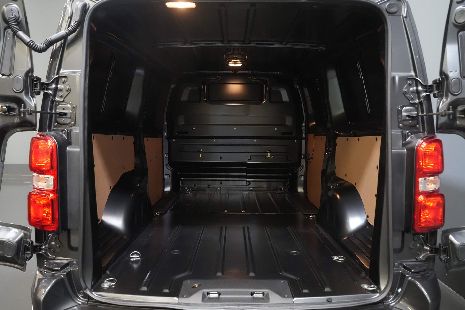 Citroën Jumpy Van 2.0 HDI 180 KM Aut. L3 BPM FREE/ Virtual Cockpit/ 2,5t hak holowniczy/ Carplay/ Navi/ Kamera/ PDC/ Cruise/ Airco