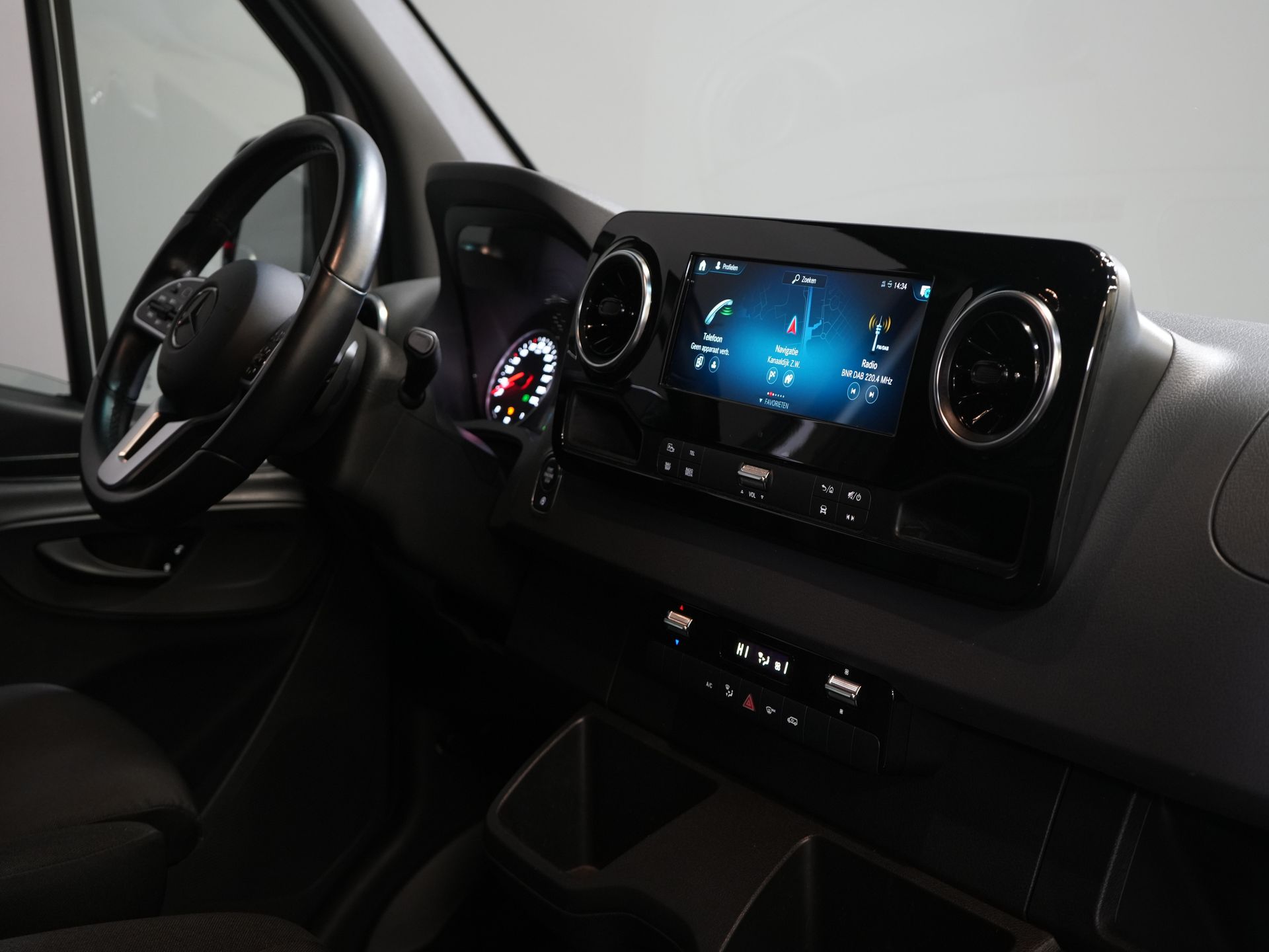 Mercedes-Benz Sprinter Van 2.2 CDI Aut. L2H2 LED/ 10.25