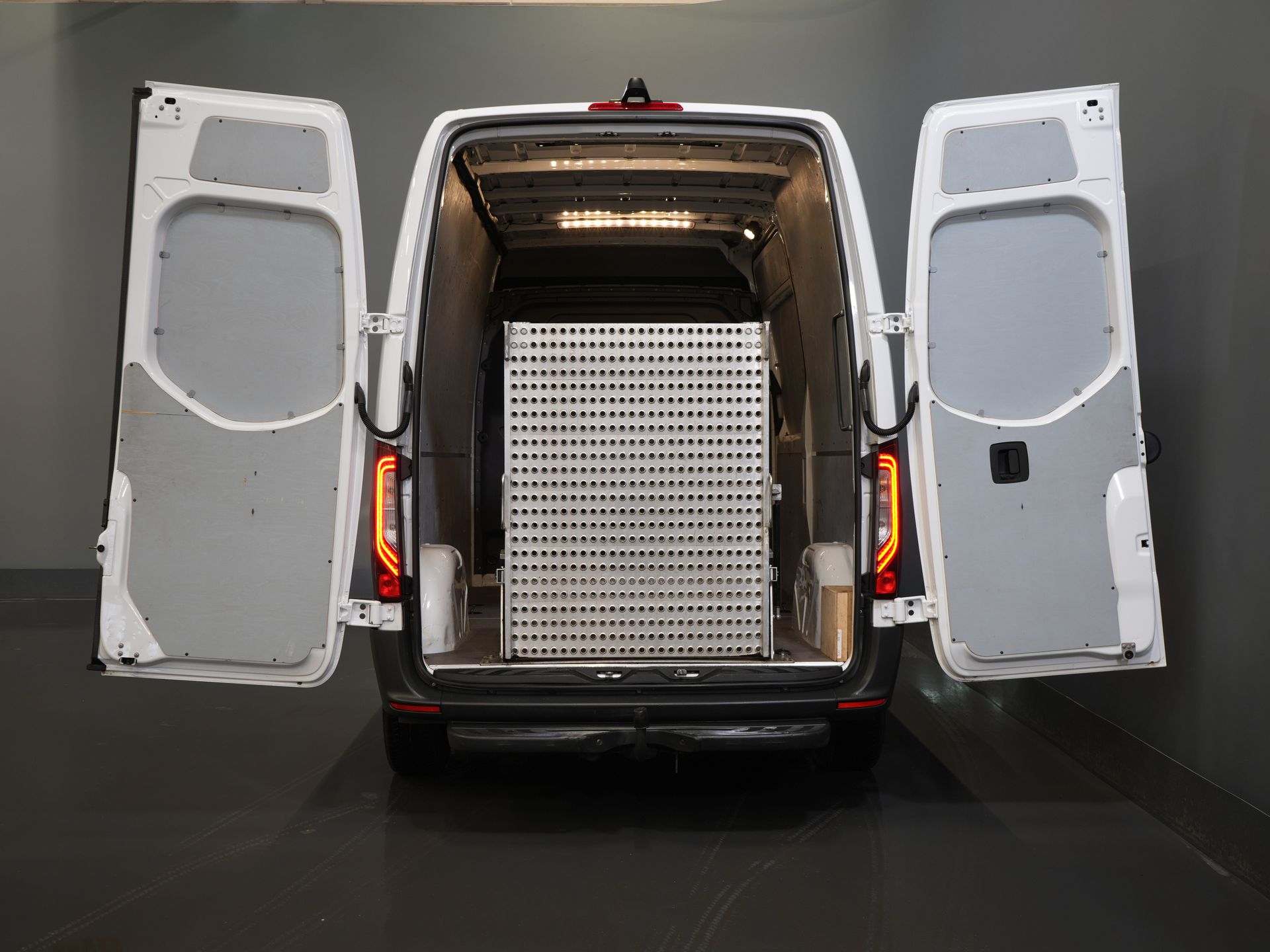 Mercedes-Benz Sprinter Van 2.2 CDI Aut. L2H2 LED/ 10.25