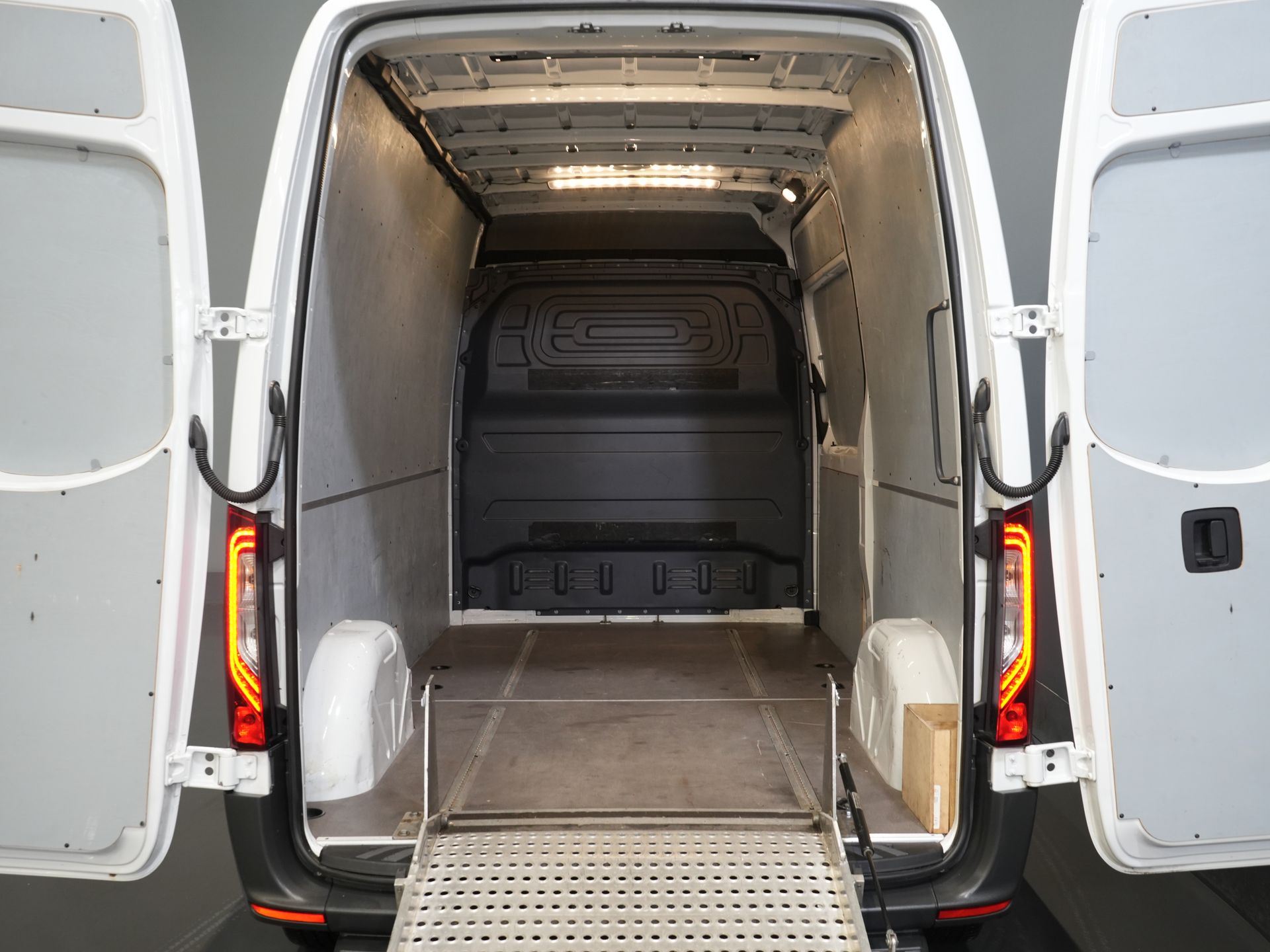 Mercedes-Benz Sprinter Van 2.2 CDI Aut. L2H2 LED/ 10.25