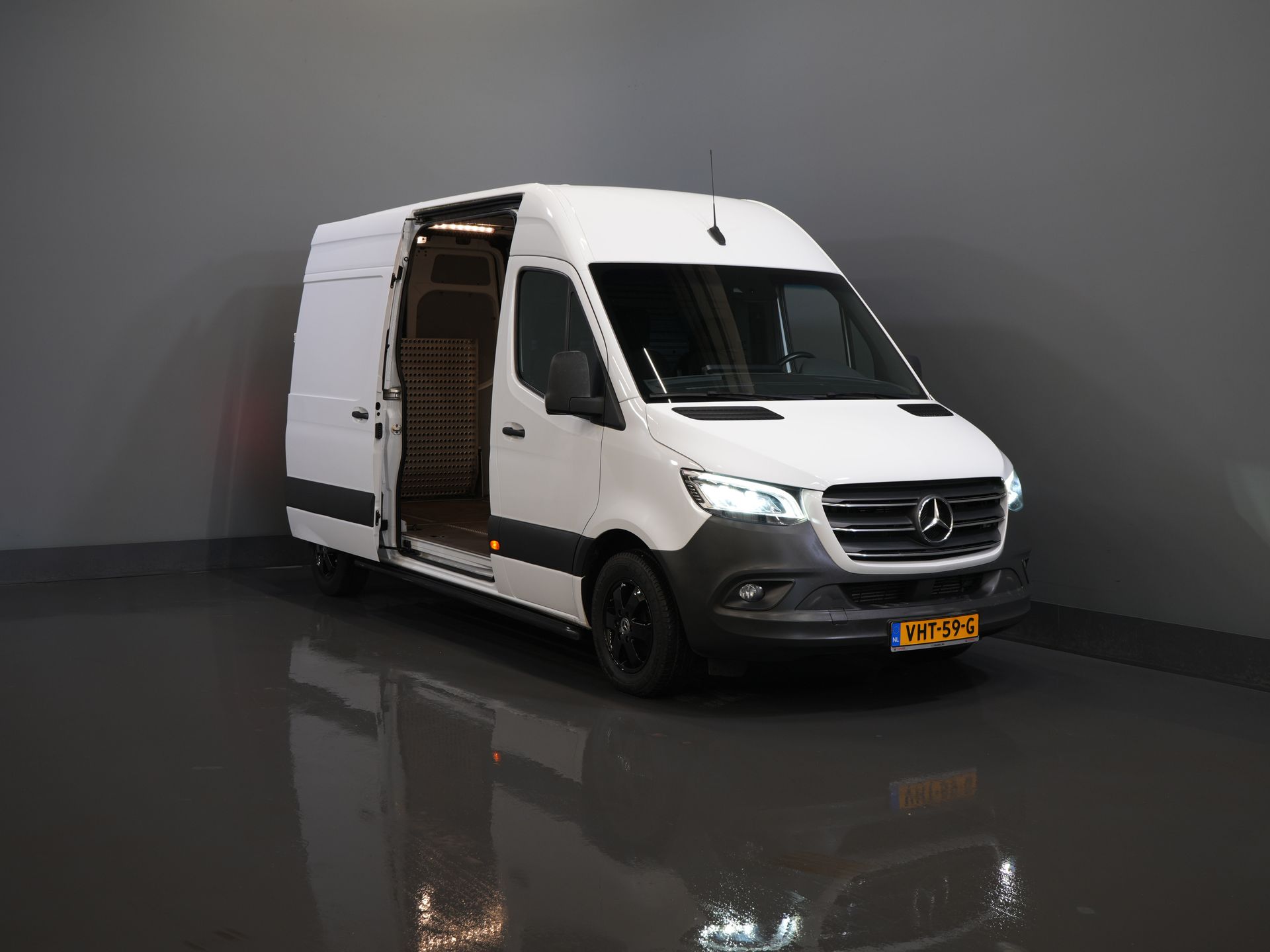 Mercedes-Benz Sprinter Van 2.2 CDI Aut. L2H2 LED/ 10.25