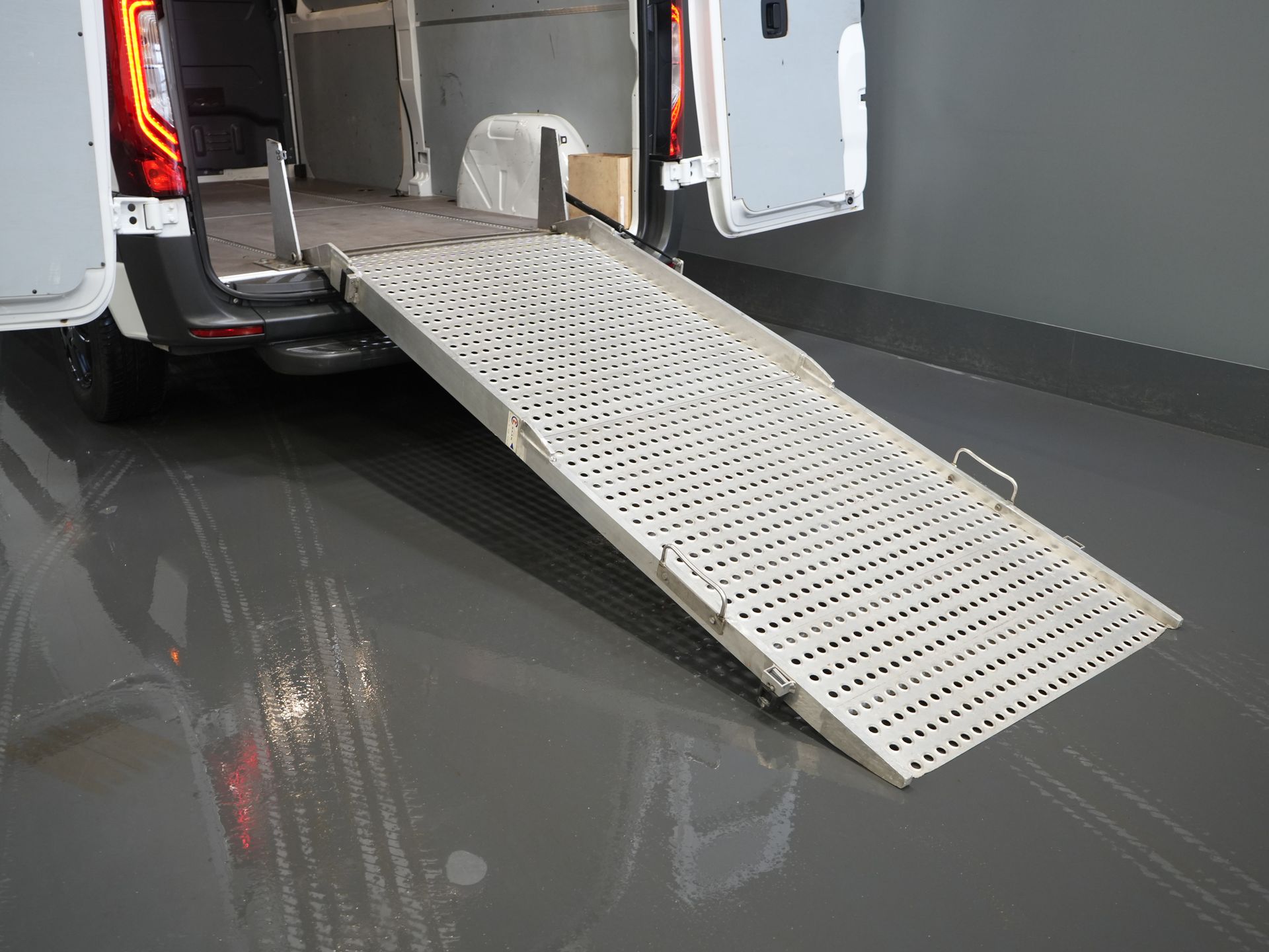 Mercedes-Benz Sprinter Van 2.2 CDI Aut. L2H2 LED/ 10.25