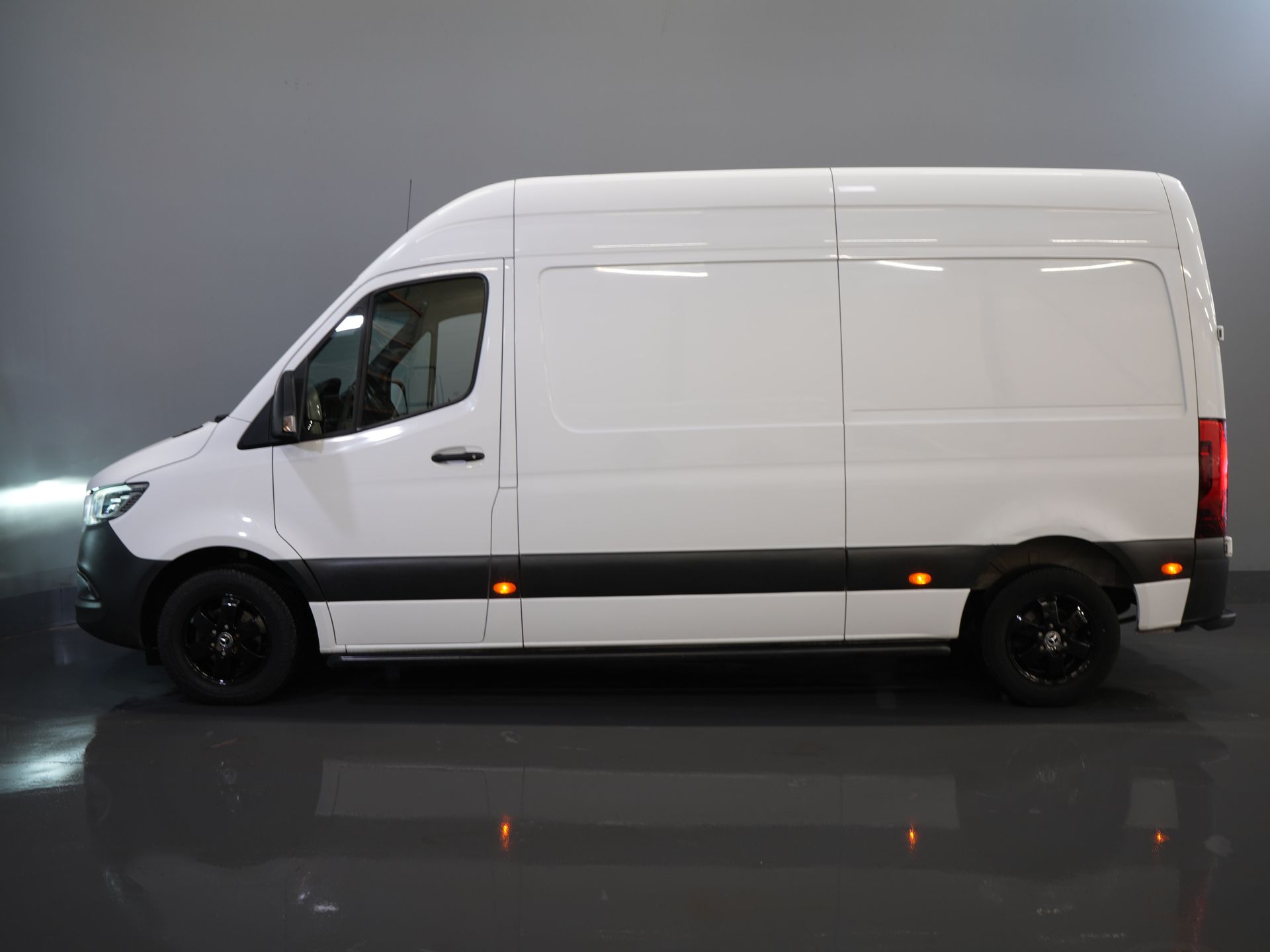 Mercedes-Benz Sprinter Van 2.2 CDI Aut. L2H2 LED/ 10.25
