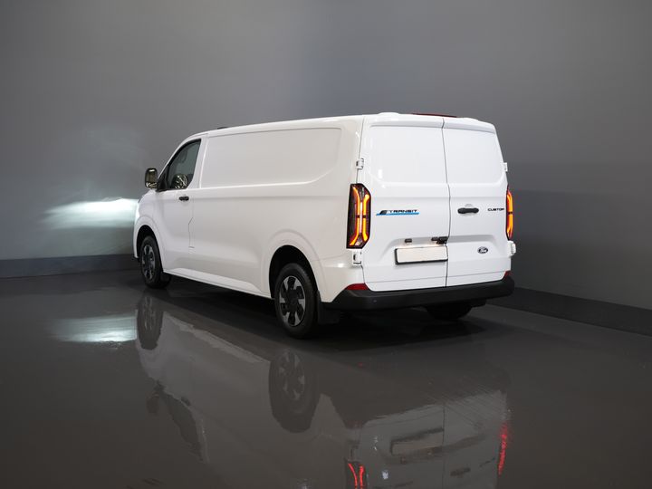 Ford E-Transit Custom Bestelbus 320 L2 65 kWh 330 km WLTP 2.3t Trekverm./ Snellader/ LED/ Standkachel/ Stoelverw./ Stuur.Verw./ Voorruit.Verw./ Carplay/ Camera/