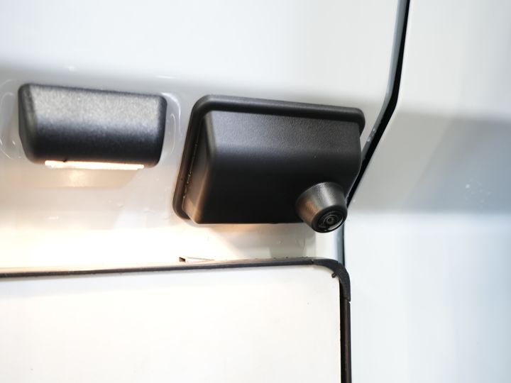 Ford E-Transit Custom Bestelbus 320 L2 65 kWh 330 km WLTP 2.3t Trekverm./ Snellader/ LED/ Standkachel/ Stoelverw./ Stuur.Verw./ Voorruit.Verw./ Carplay/ Camera/