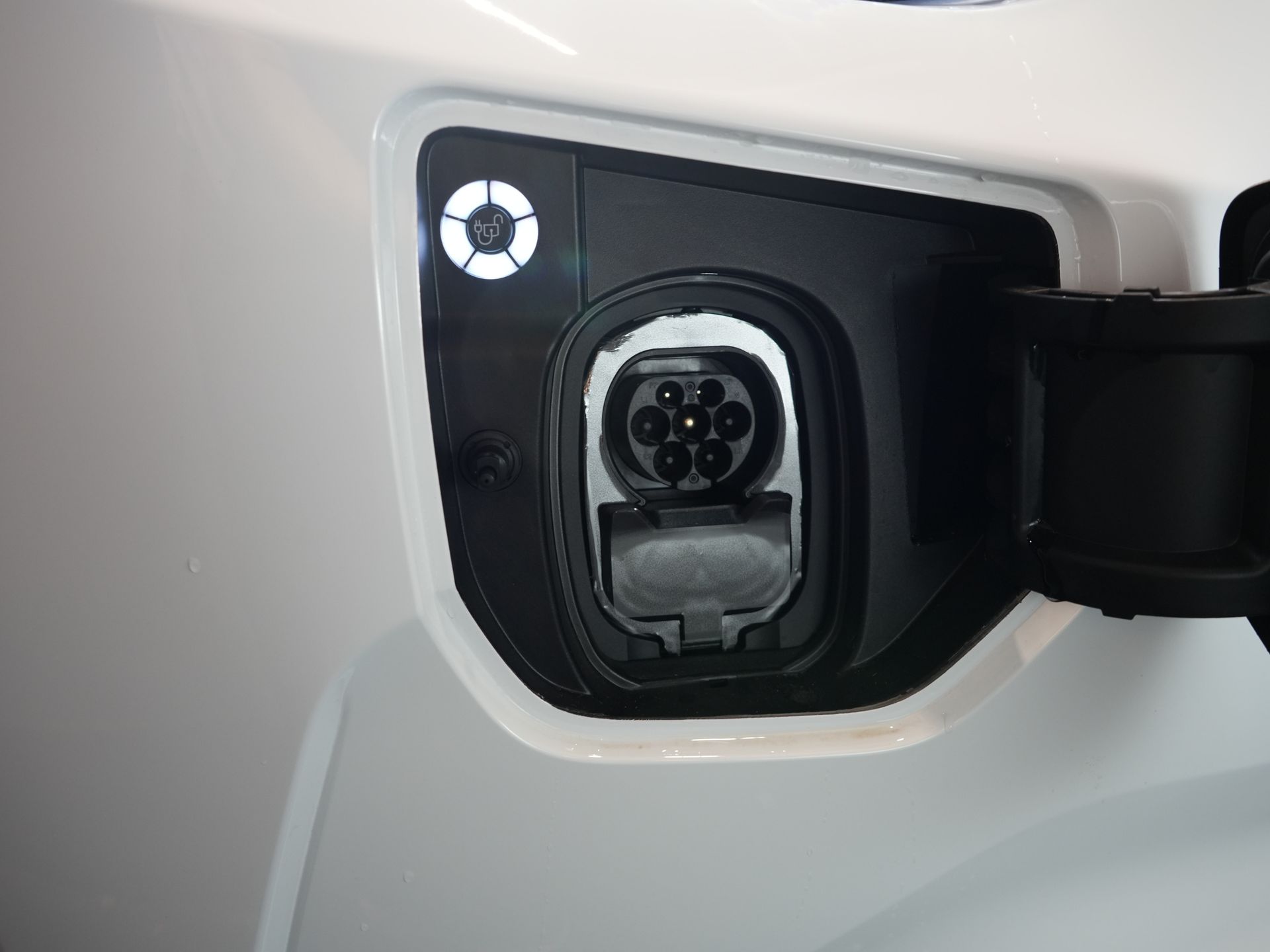 Ford E-Transit Custom Bestelbus 320 L2 65 kWh 330 km WLTP 2.3t Trekverm./ Snellader/ LED/ Standkachel/ Stoelverw./ Stuur.Verw./ Voorruit.Verw./ Carplay/ Camera/