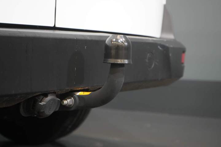 Ford Transit Connect Transporter 1.0 100 PS L2 BENZINE DE Auto/ 3 Pers./ Anhängevorrichtung/ DAB/ Cruise/ Airco