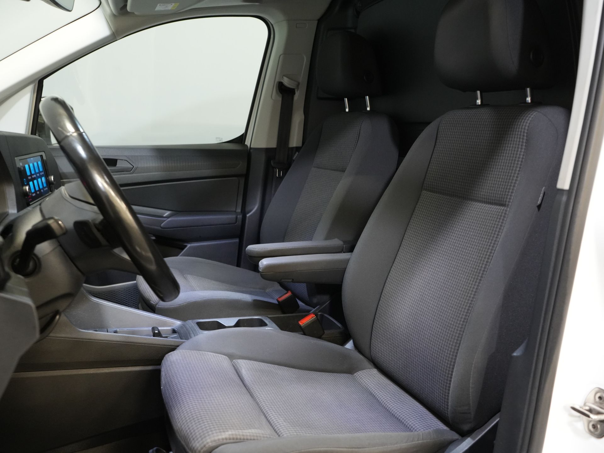 Volkswagen Caddy Cargo Fourgon 2.0 TDI 125 ch DSG Aut. LED/ Concessionnaire Ond./ Chauffage auxiliaire/ Sièges chauffants/ Carplay/ Caméra/ PDC/ LMV/ Cruise/ Attelage/ Climatisation