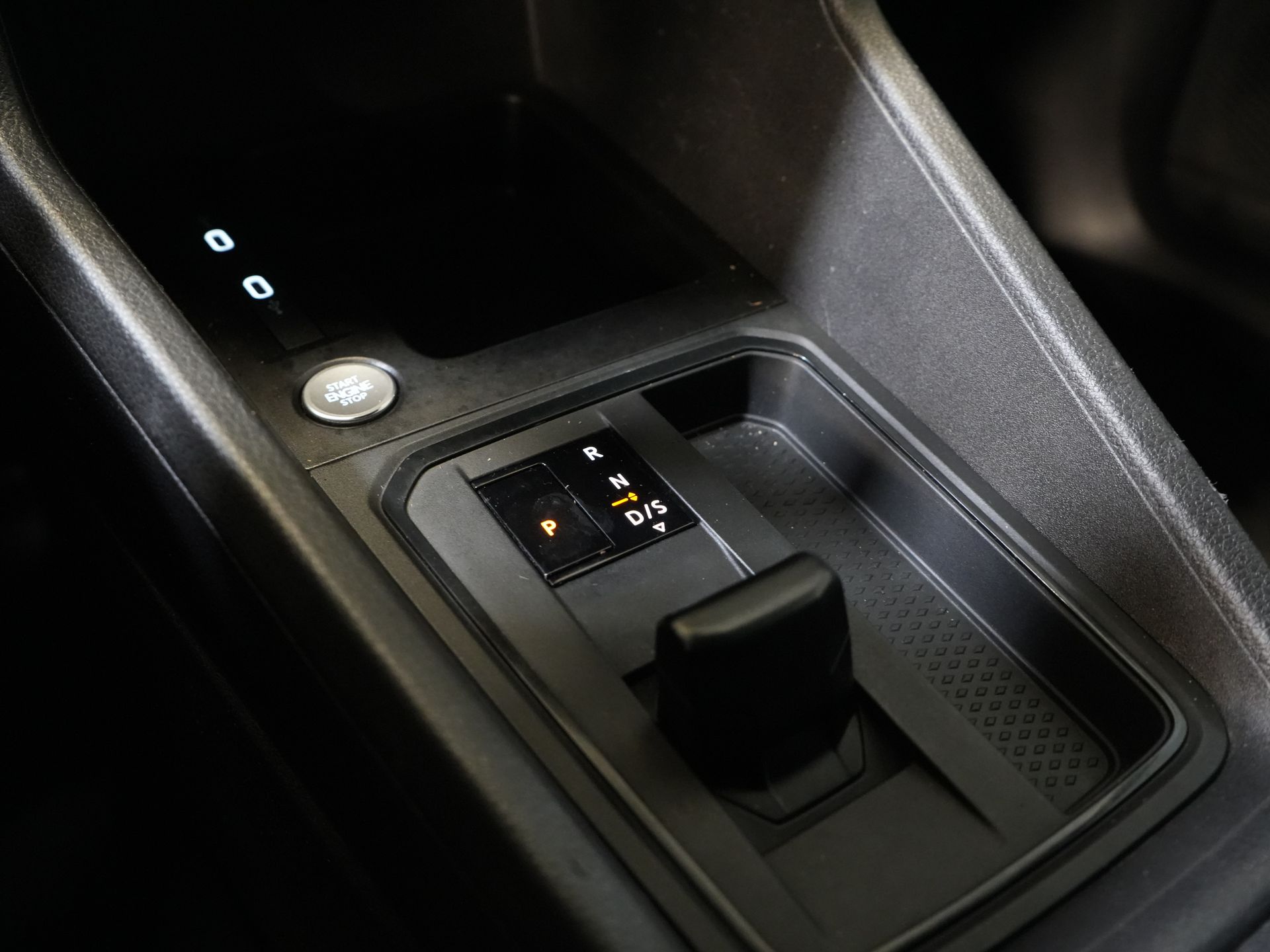 Volkswagen Caddy Cargo Fourgon 2.0 TDI 125 ch DSG Aut. LED/ Concessionnaire Ond./ Chauffage auxiliaire/ Sièges chauffants/ Carplay/ Caméra/ PDC/ LMV/ Cruise/ Attelage/ Climatisation