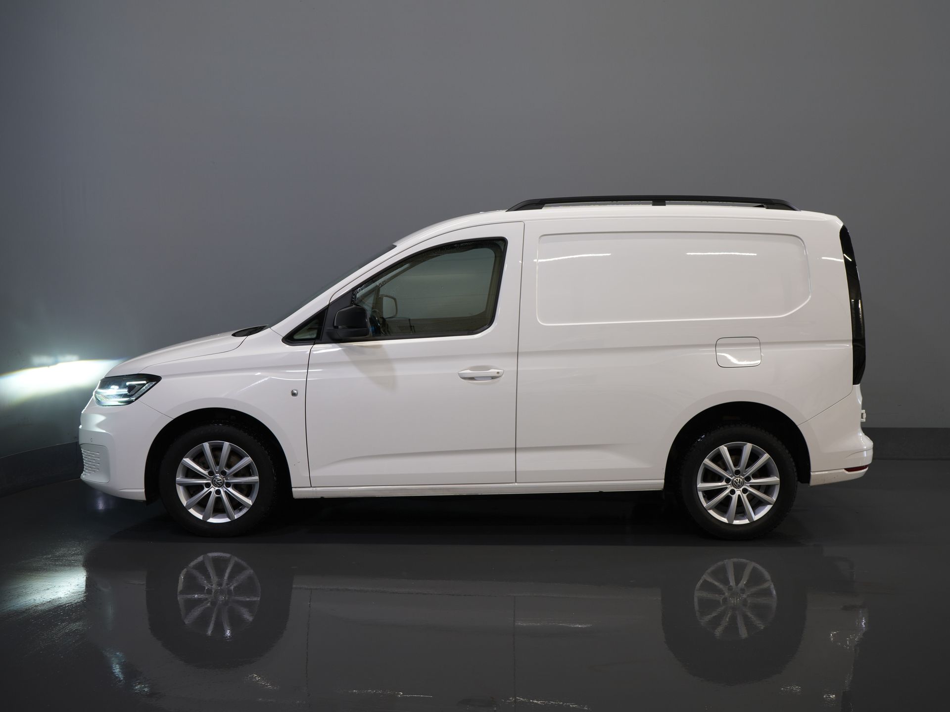 Volkswagen Caddy Cargo Fourgon 2.0 TDI 125 ch DSG Aut. LED/ Concessionnaire Ond./ Chauffage auxiliaire/ Sièges chauffants/ Carplay/ Caméra/ PDC/ LMV/ Cruise/ Attelage/ Climatisation