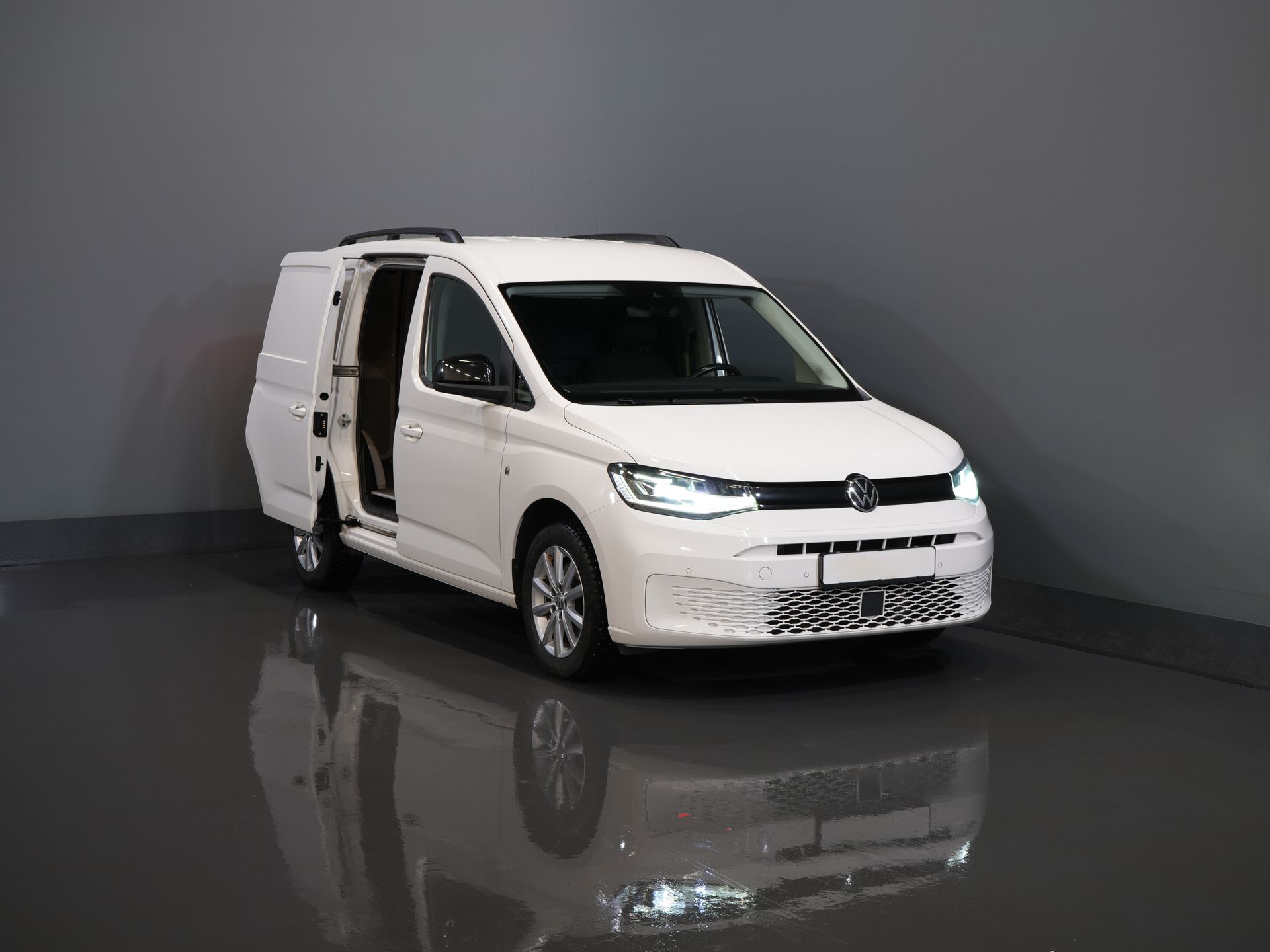 Volkswagen Caddy Cargo Fourgon 2.0 TDI 125 ch DSG Aut. LED/ Concessionnaire Ond./ Chauffage auxiliaire/ Sièges chauffants/ Carplay/ Caméra/ PDC/ LMV/ Cruise/ Attelage/ Climatisation