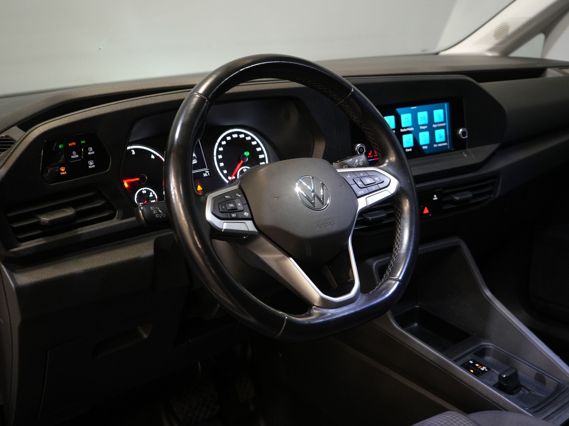 Volkswagen Caddy Cargo Fourgon 2.0 TDI 125 ch DSG Aut. LED/ Concessionnaire Ond./ Chauffage auxiliaire/ Sièges chauffants/ Carplay/ Caméra/ PDC/ LMV/ Cruise/ Attelage/ Climatisation