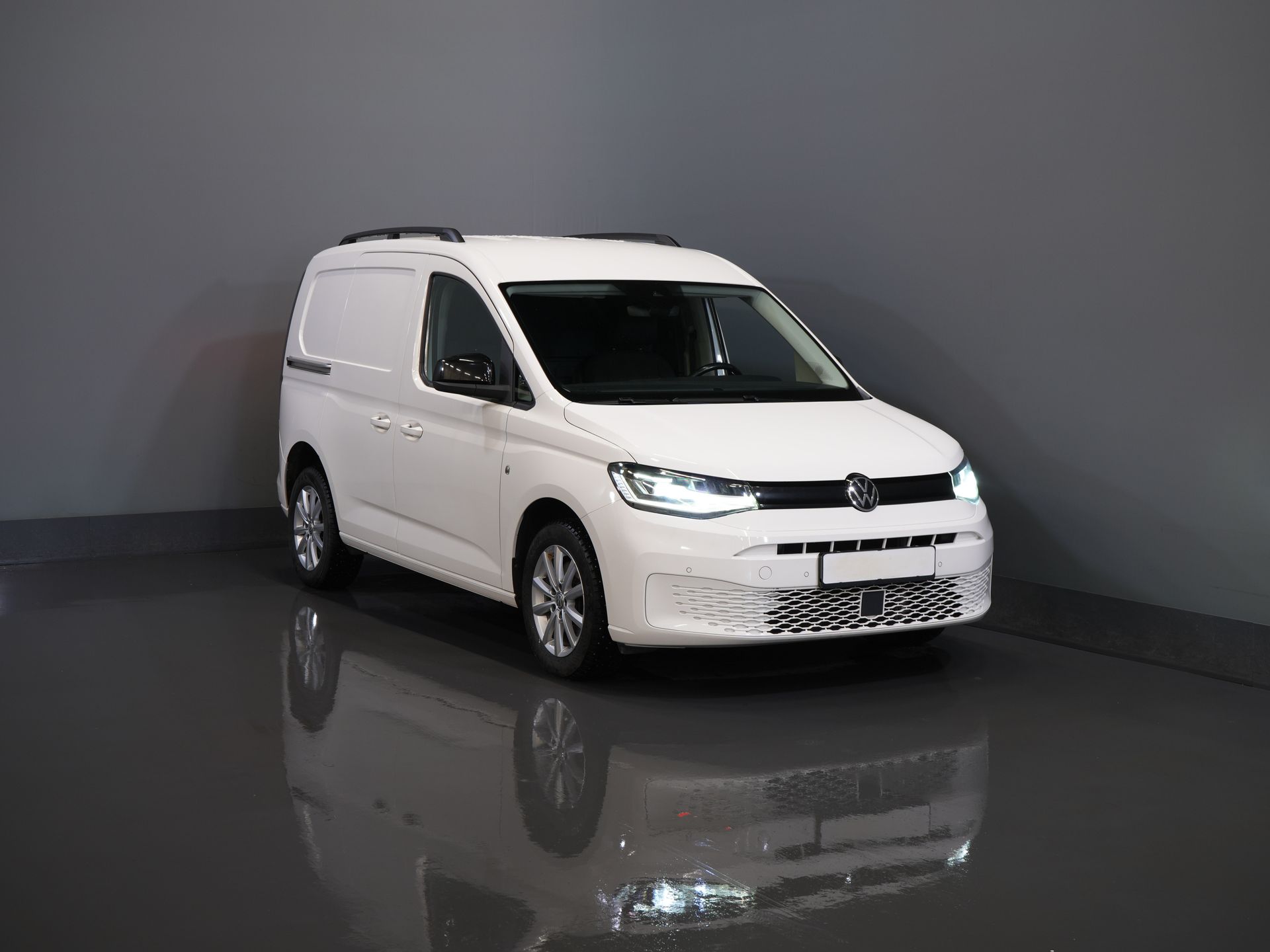 Volkswagen Caddy Cargo Fourgon 2.0 TDI 125 ch DSG Aut. LED/ Concessionnaire Ond./ Chauffage auxiliaire/ Sièges chauffants/ Carplay/ Caméra/ PDC/ LMV/ Cruise/ Attelage/ Climatisation